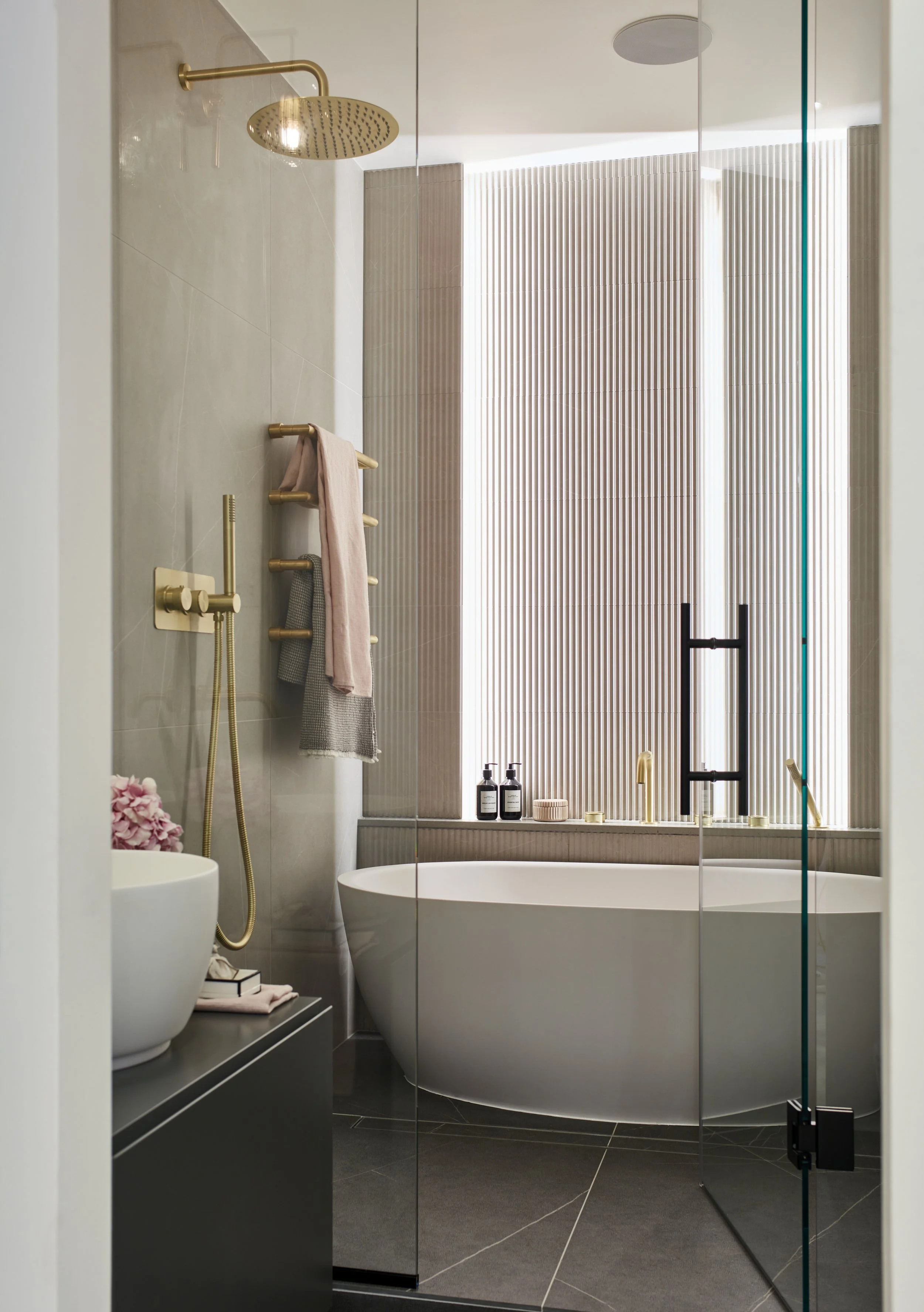 Pic11_Wellbeck Street7120 RT mid.jpg