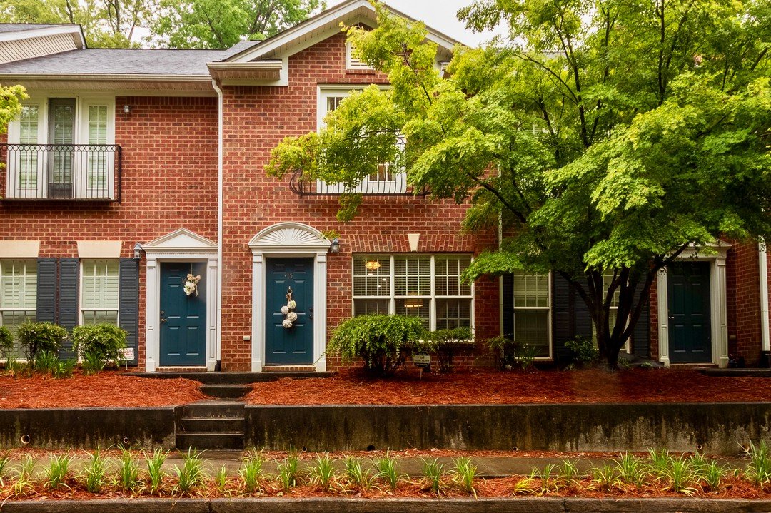 🏡✨ Just Listed: 110 Wood Lake Drive, Athens, GA! ✨🏡

Discover this charming 2-bed, 2.5-bath townhouse in a gated community, perfect for game day or student living. Enjoy a private, mountain-like setting with hardwood floors, a fenced-in patio, and 