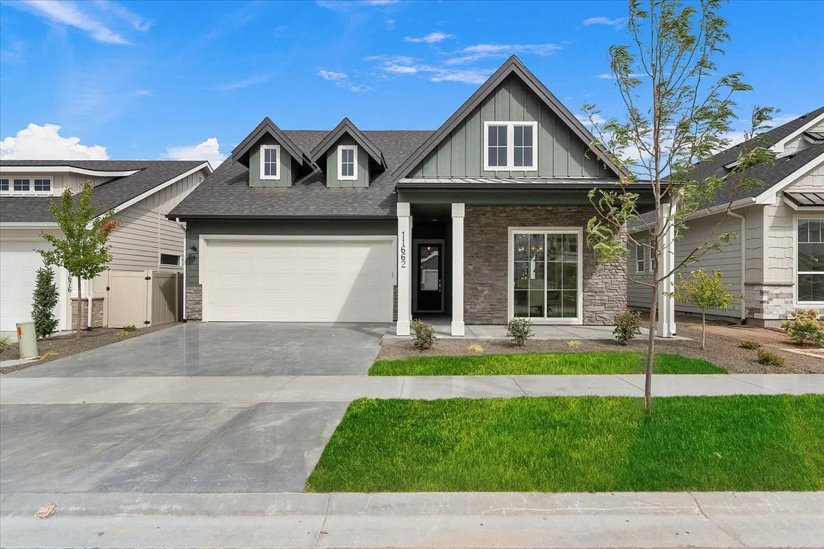 02-Front of Home.jpg