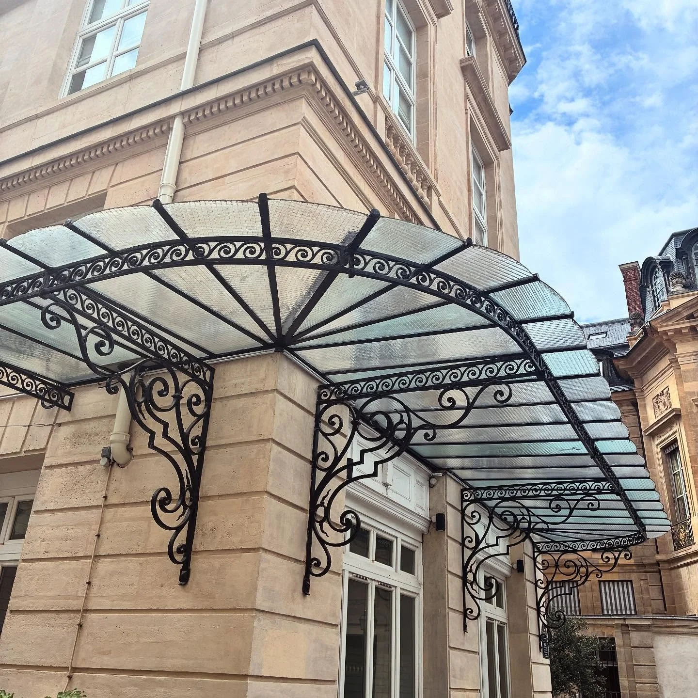 The beauty of the buildings of #Paris cannot be overstated #France #1starrondissement #RoadTestingTheWorld
#ThePackedBag