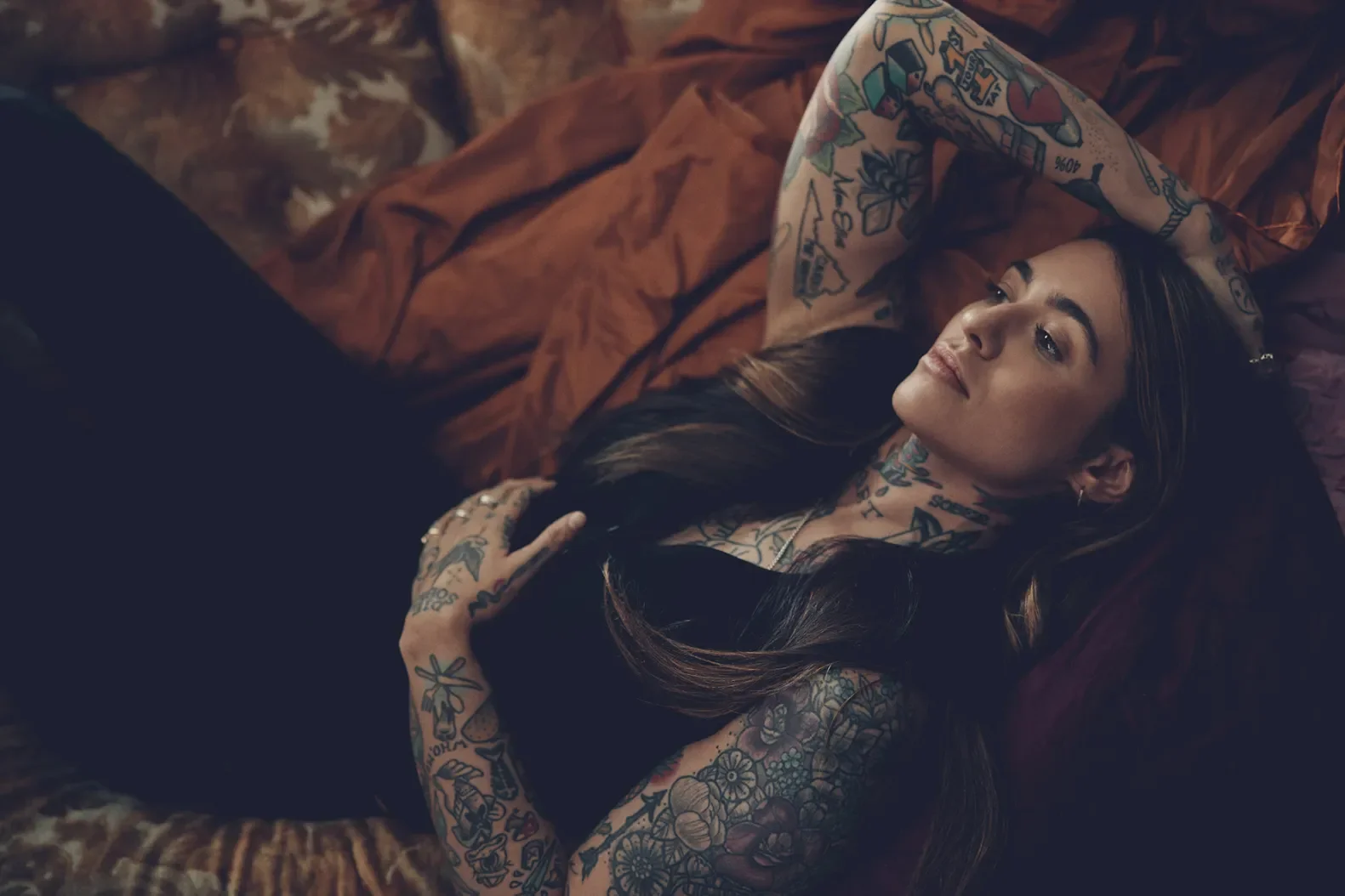 ROLLING STONE: Morgan Wade Highlights Fertility Struggles In Emotional ‘Hardwood Floor’ Video