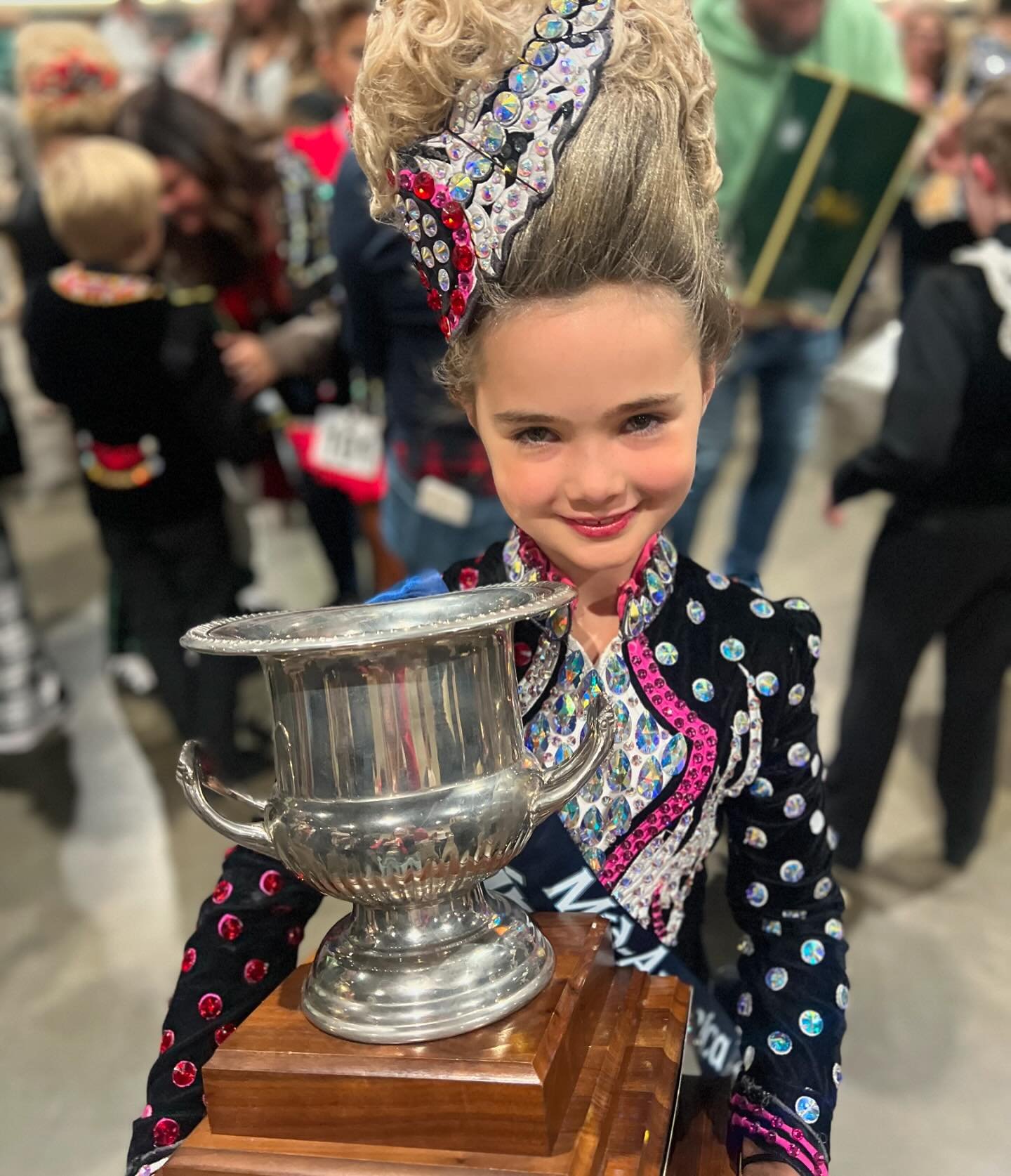 👑🏆 CECE THEOBALD 🏆👑 CHAMPION of the Girls U9 competition at the Mid-America Oireachtas! A big championship with 115 competitors, and 9 Adjudicators gave her the 💯! So proud of this little star for her big win! 

#omgirishdance #idmfeisfun #clrg 