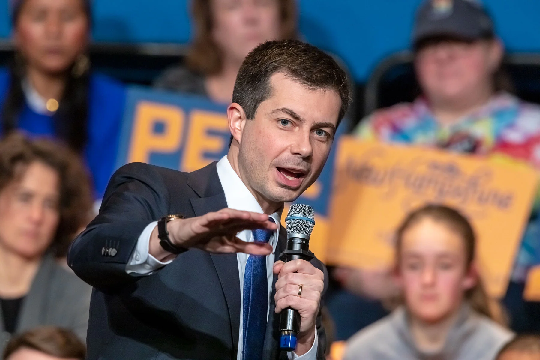 05-Mayor-Pete-flat-hand.jpg