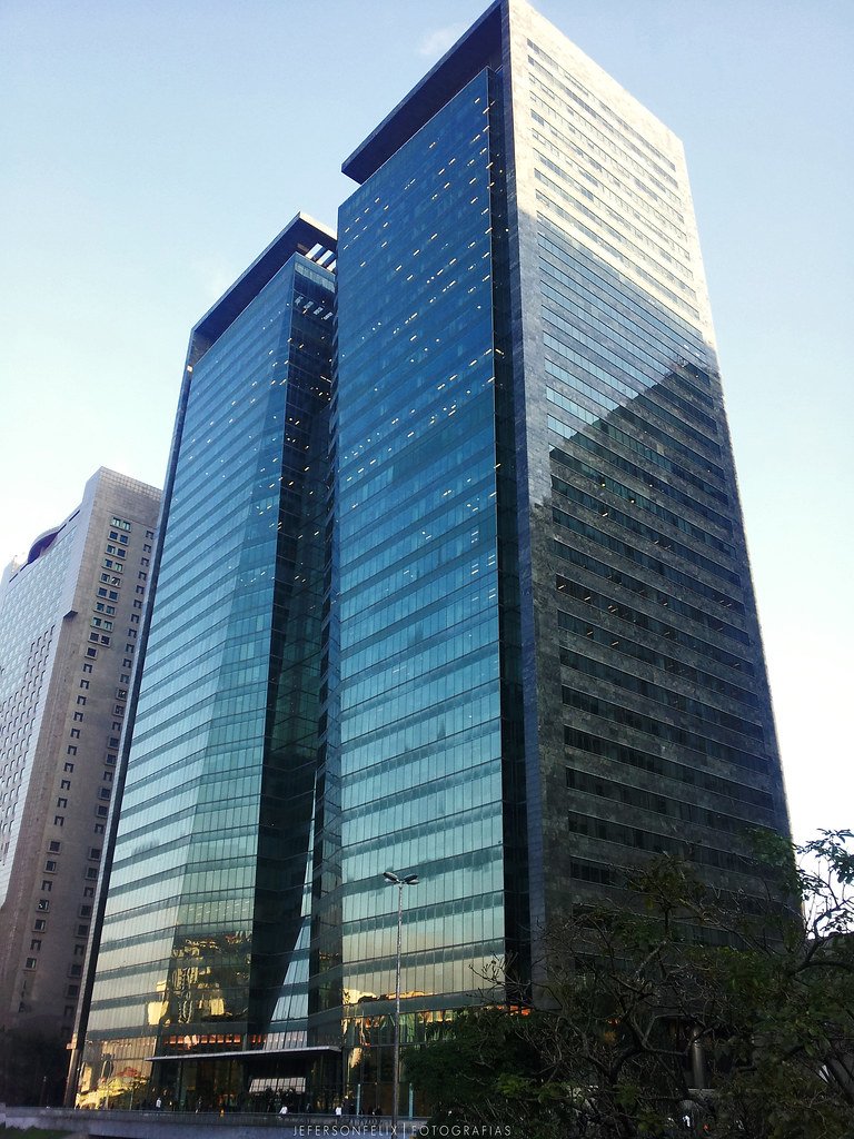 VENTURA CORPORATE TOWERS