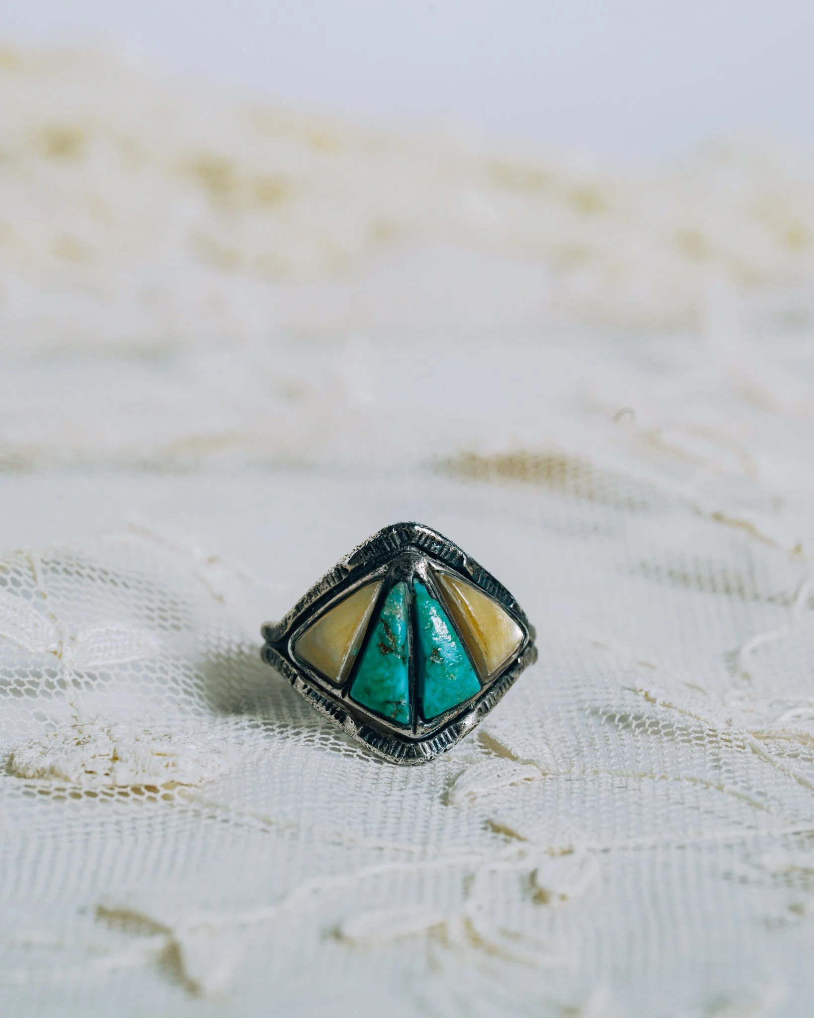 Sz 9.75 Mother of Pearl and Turquoise Inlay Sterling Ring