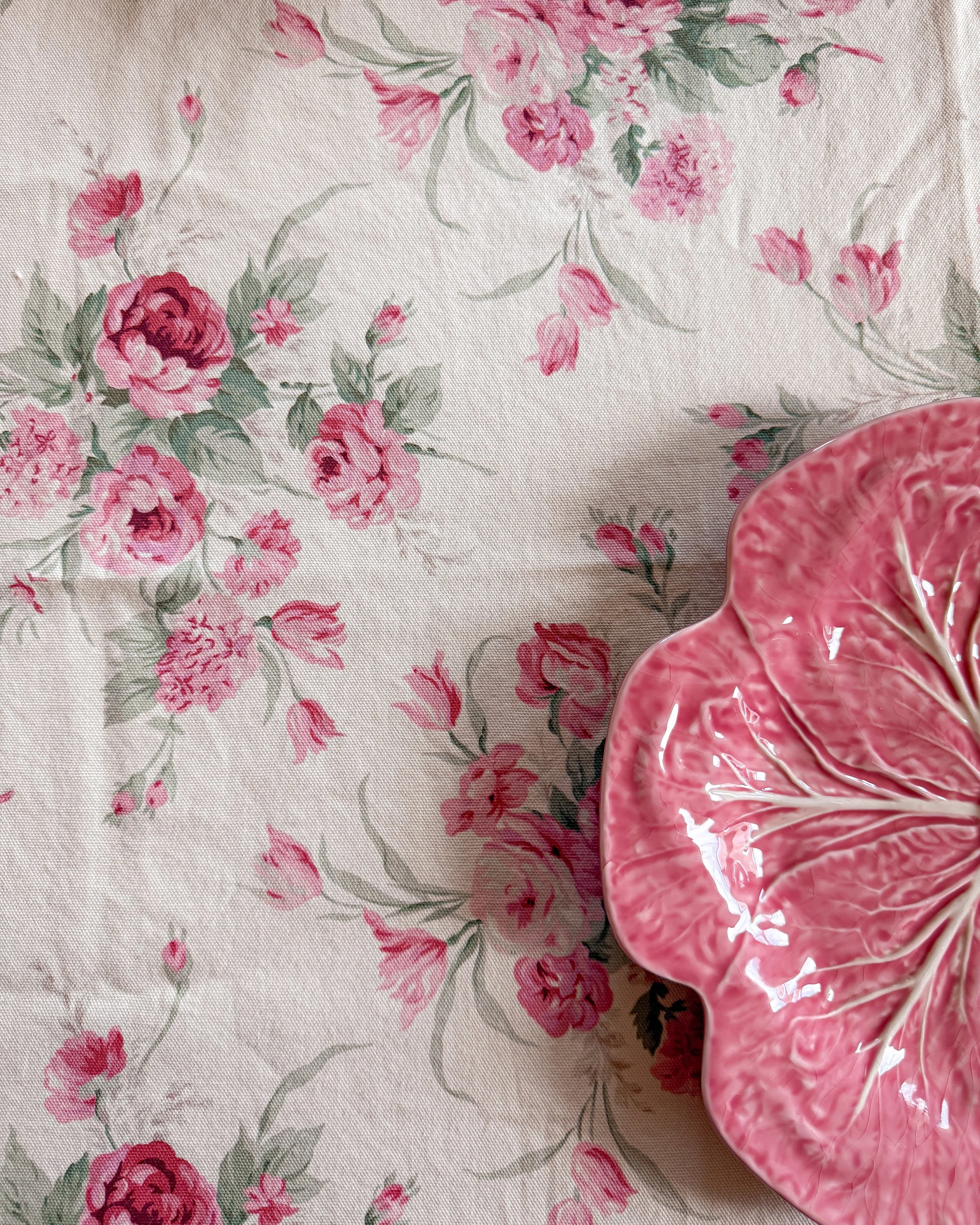 Shabby Cabbage Roses Rectangular Tablecloth