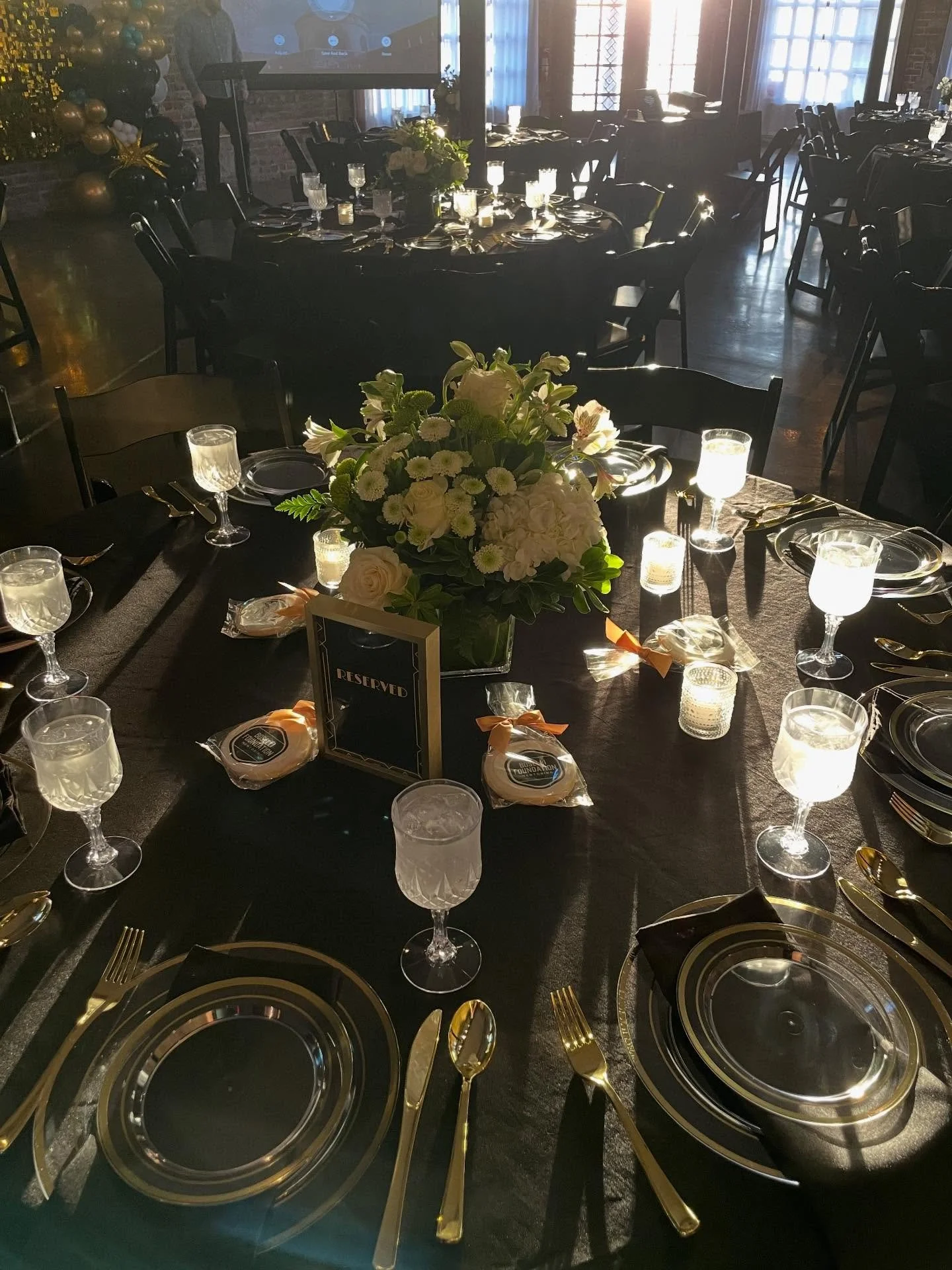 Always a pleasure to pause, take in the moment, and truly appreciate it 🤍✨
Grateful for meaningful work, beautiful spaces, and the people who make it all matter.

📍: @brickandbeamjax 
📋: @partywiththesmithsjax 
🎈: @supersharpevents 
🍸: @bottlesu