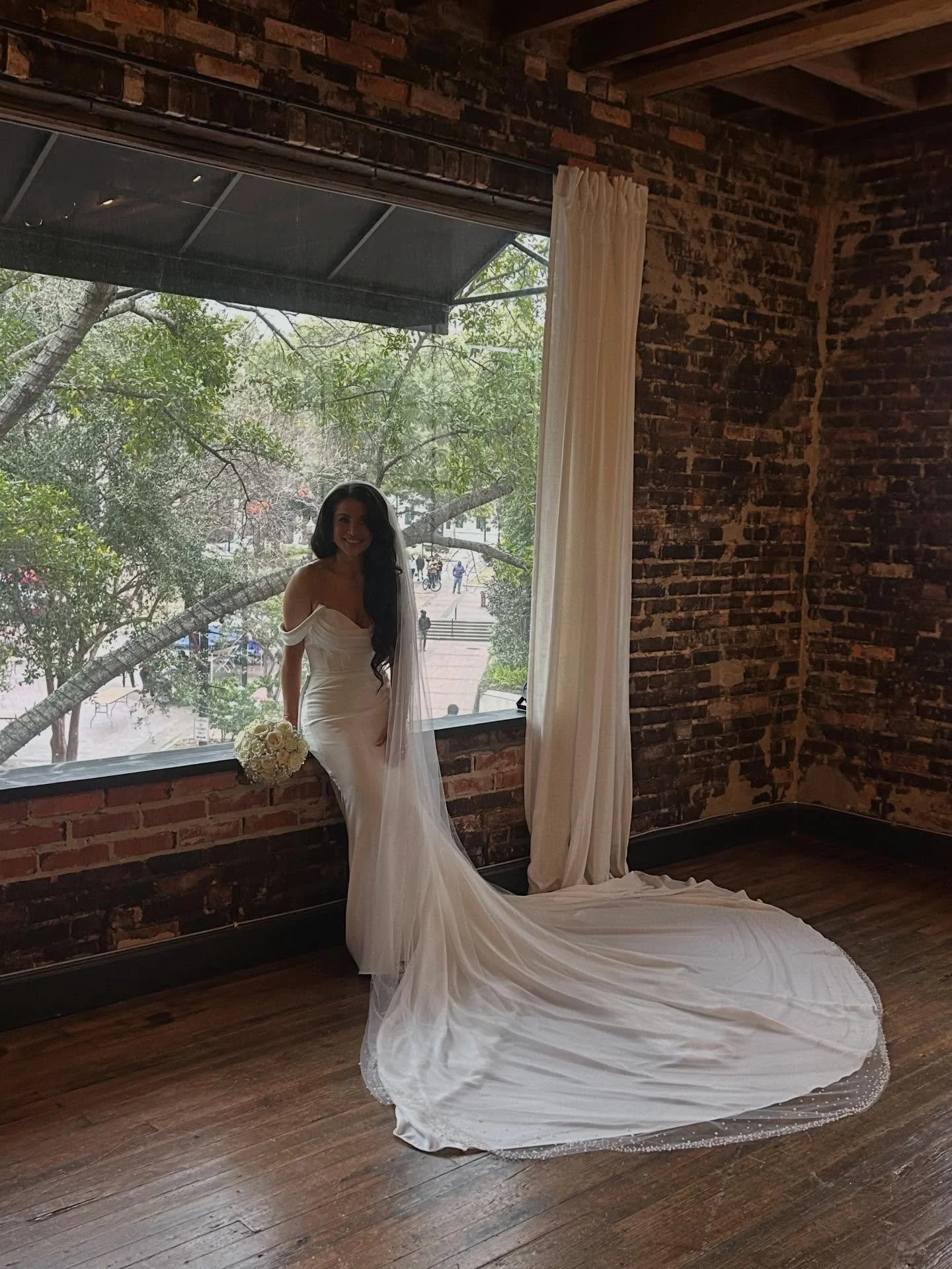 Groom&rsquo;s Welcome Speech✨ 

&ldquo;Hello everyone! On behalf of my wife and myself, I want to thank you all for being here. We are so happy to celebrate this wonderful occasion with our closest friends and family.

Thank you, Shirley, for raising