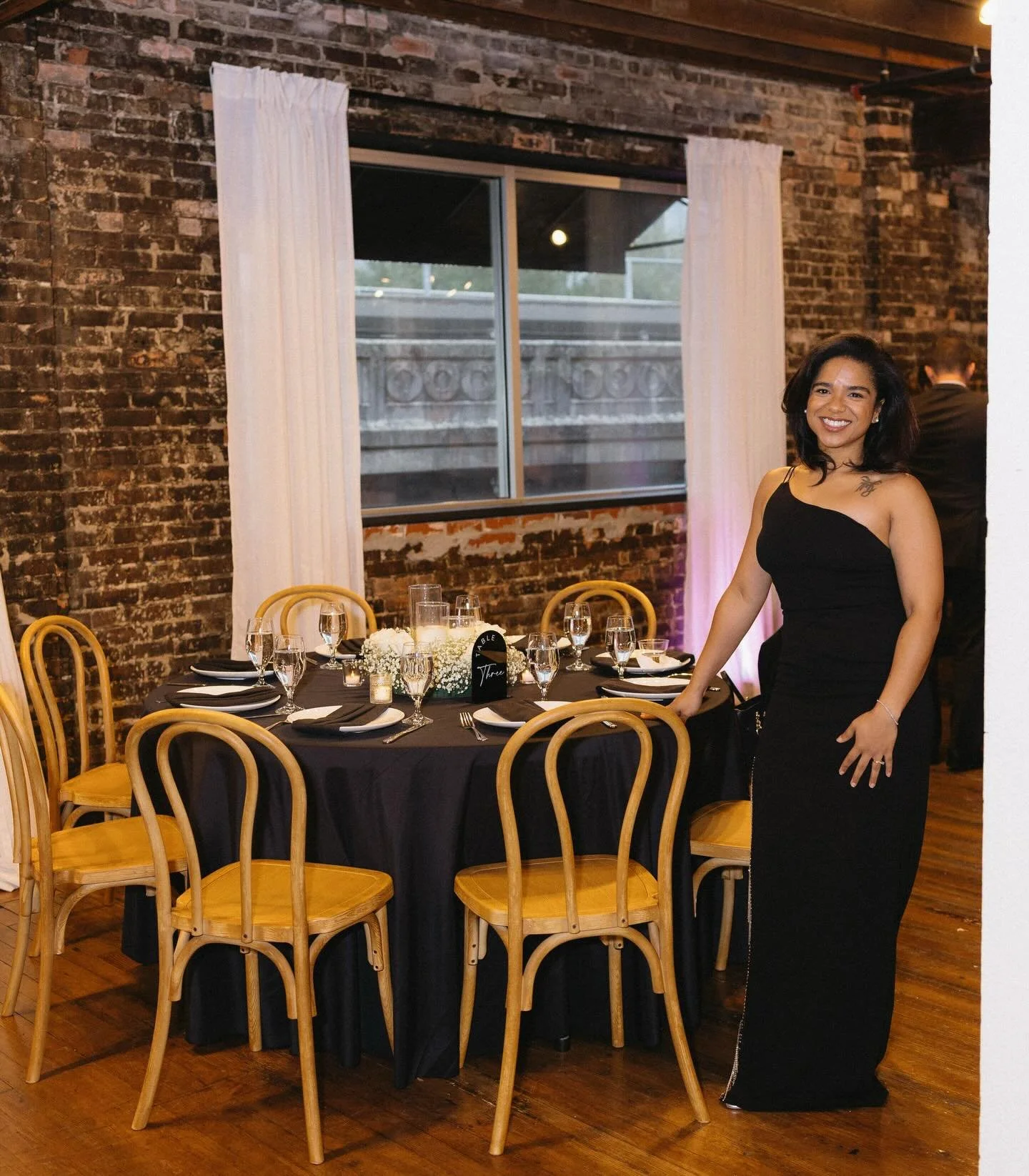 Meet the planner behind the parties&hellip;Hey, I&rsquo;m Carmenzina Smith! ✨ 👋🏽 

Owner &amp; Lead Planner of Party With The Smiths, where celebrations are elevated and the details are never left on the RSVP list.

By day, I work full-time in priv