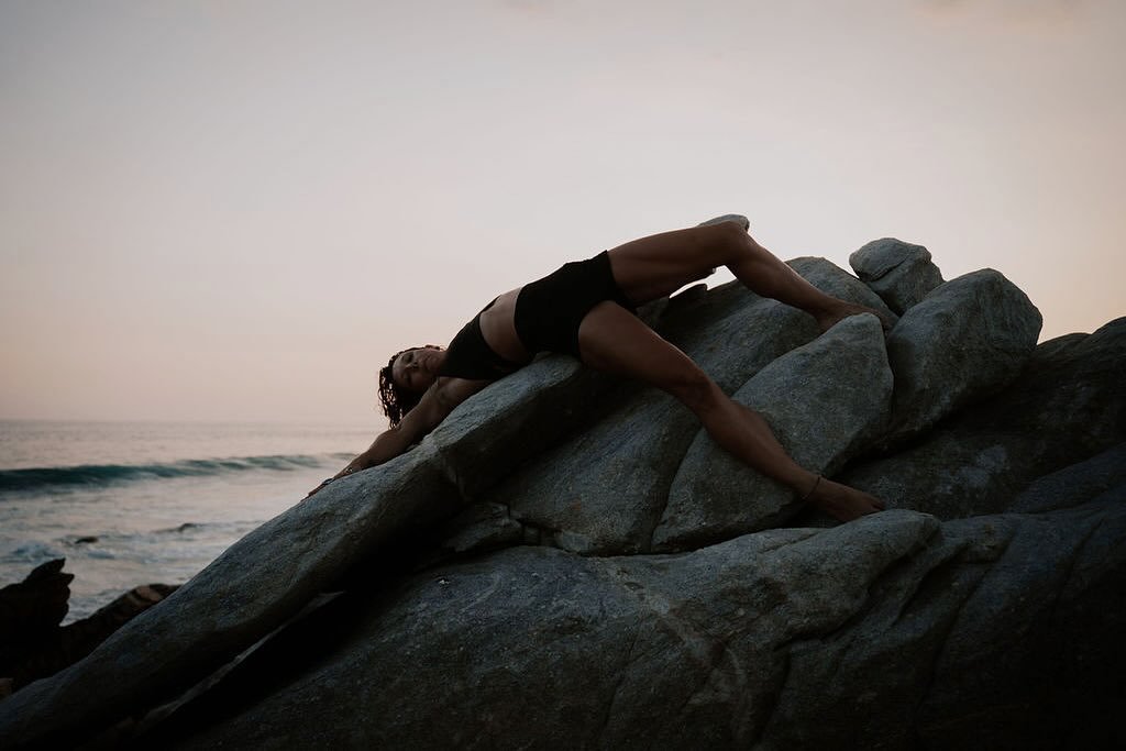 Needing Movement. Mindfulness. Waves. Nature. Art. Community. more than ever atm. And you? 
See you in the mat ⬇️ bc fuck this shit. Do what you love. Joy is our best resistance. Seguimos. 

Martes/ tues
8-9a pilates flow @thatshredlife @hotelnectar 