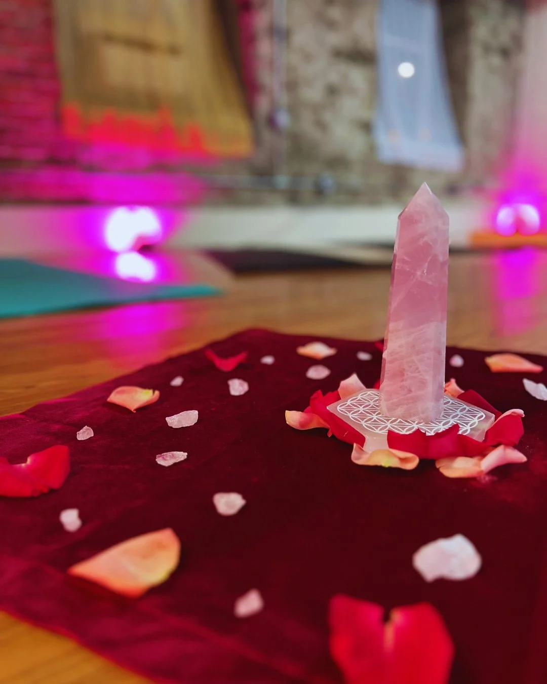✨ Reiki + Roses ✨⁠
⁠
Join us for a heart-opening Reiki Circle infused with sacred rose blessings facilitated by Marin&eacute;s Rodriguez 🌹⁠
⁠
The rose reminds us that transformation blooms from within &mdash; guiding us toward love, compassion, and 