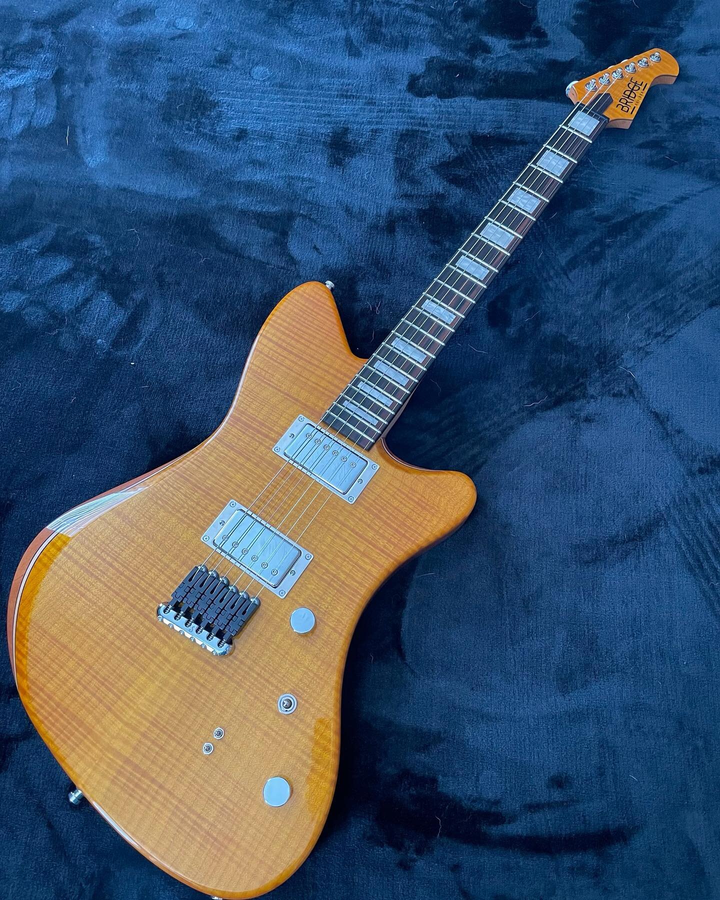 #22 in &lsquo;22

This JazzBuilder may be fender inspired in shape, but it&rsquo;s all Les Paul in its appointments. Pearl block inlays, Amber finish courtesy of our friends @wilkinsguitars, and great sounding humbuckers from the fine people @porterp