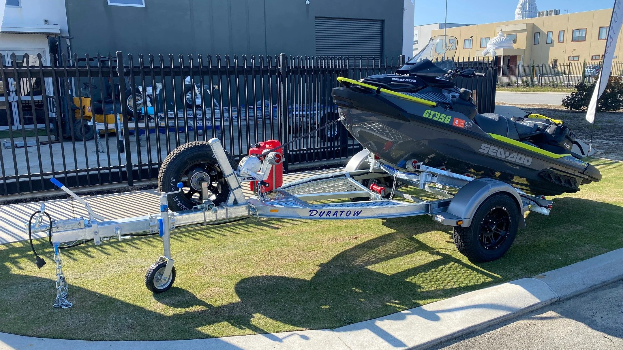 Hit the waves with our JS Custom trailer&ndash; engineered for epic beach launches!

Featuring beach launch pivot and drop down spare wheel for effortless shallow-water entry, mechanical hydraulic brakes for smooth, secure stops, 15&quot; alloy wheel