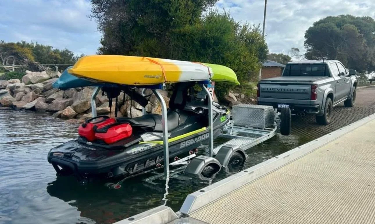 Expedition-Ready Dual-Axle PWC Rig 🌊🏕️

This Duratow JS Custom with the Sea-Doo Explorer is built for proper adventures &mdash; ramp or beach, solo or fully loaded.

Spec&rsquo;d for real use:
&bull;  Dual axles for better stability and heavier loa
