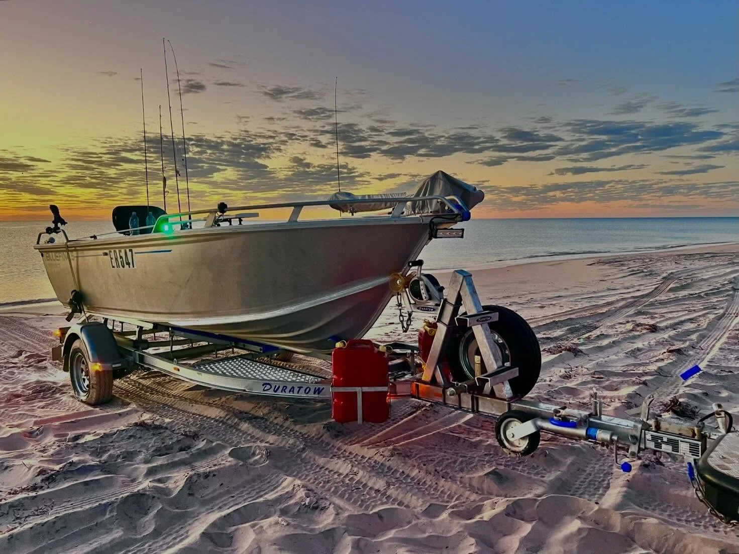 Sunset Sessions &amp; Stress-Free Retrievals

&ldquo;Trailer went very well on the trip!&rdquo; &mdash; Our customers aren&rsquo;t just going to the local ramp; they&rsquo;re heading off the grid. Thanks for the beautiful shots Andrew! 

Why this rig
