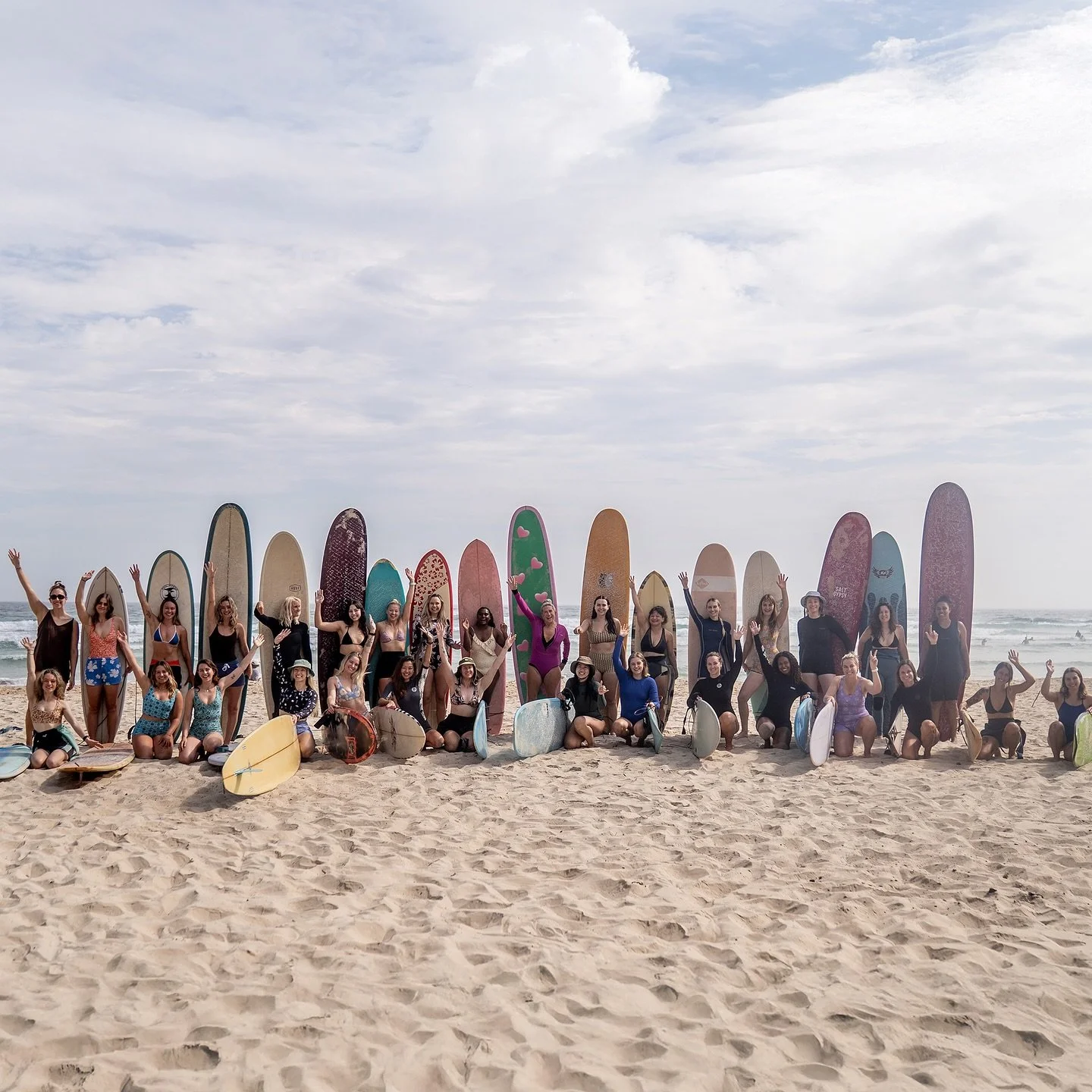 What a beautiful Sunday morning with these gorgeous ladies ✨🫶🏽 Soo many happy, smiley faces captured by the talented @mattea.mckinnon 💗 Nothing will ever beat a lineup full of women cheering each other onto waves & being there to support one a