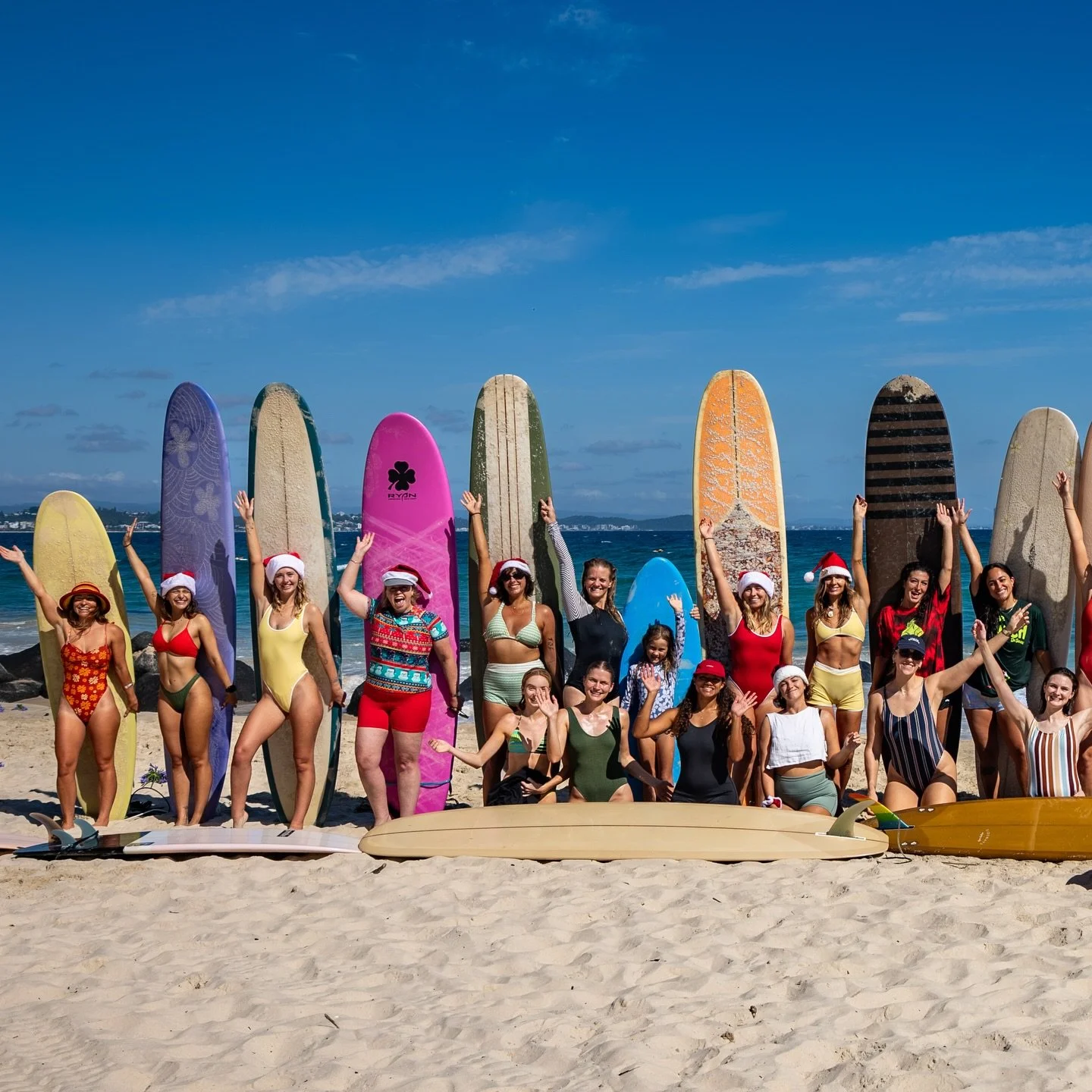 Merry Christmas everyone &hearts;️✨🎄 We hope you&rsquo;ve been enjoying this time to slow down, spend time with those you love, eat delicious food &amp; be fully present 🌟 Can&rsquo;t wait for more surfs with you in the new year 💕 Love you all!!! 