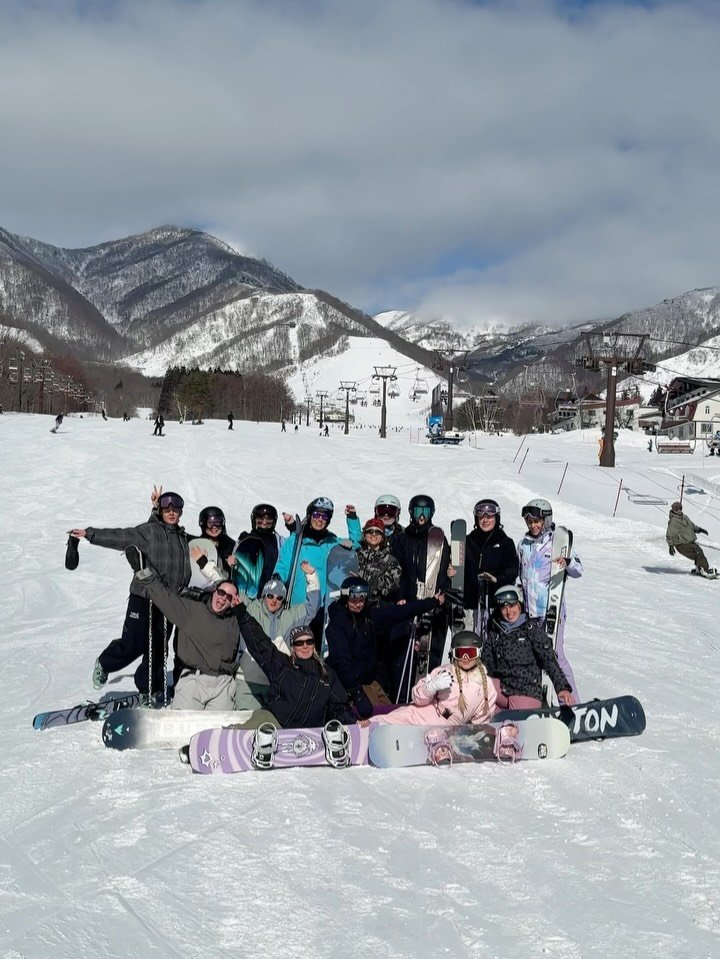 Literally lost for words after the most epic week with this group of girls!! These photos are only a very small snippet of the most wholesome, fulfilling, heart-warming week in the snow ever 💗 seeing a bunch of strangers come together &amp; flourish