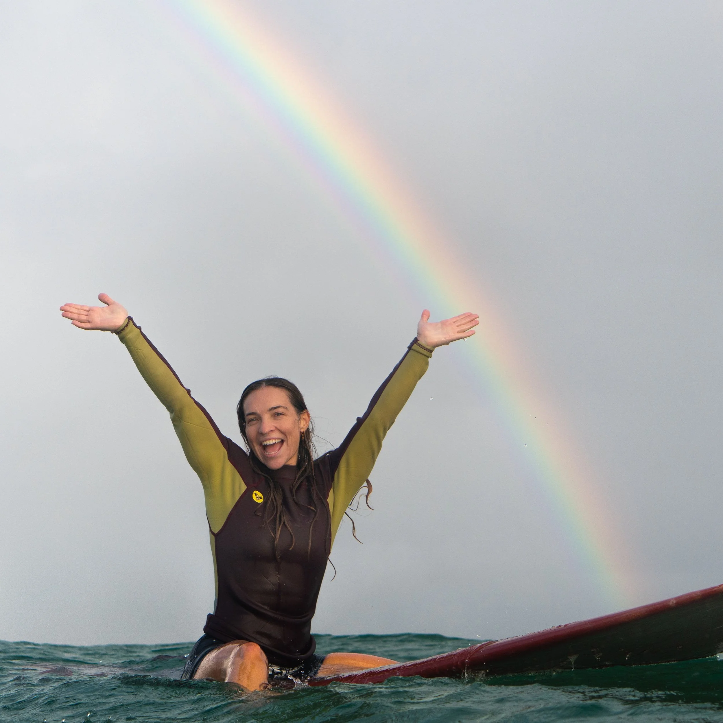 A morning filled with sunshine, rain &amp; rainbows with the girls 🌈🌞💕 It was such a lovely morning seeing sooo many familiar faces &amp; meeting some new ones too ✨

Our group surfs are soo much more than just catching waves. It&rsquo;s a chance 