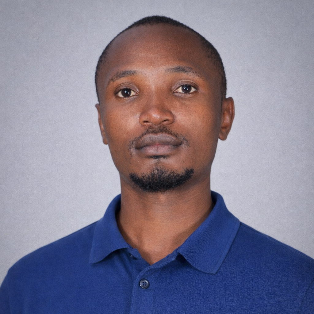 Emmanuel - Social Media Manager