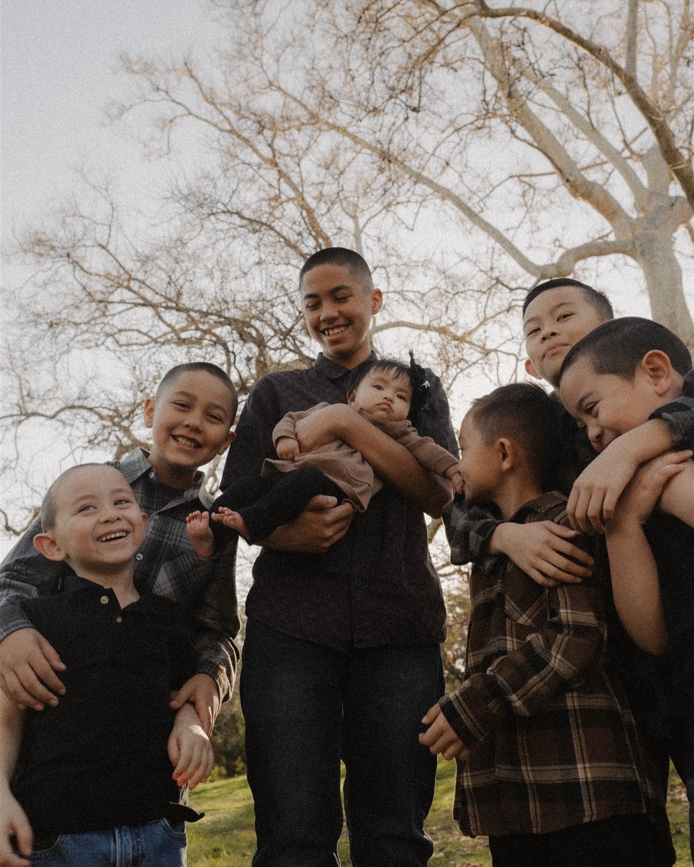 Family photos aren&rsquo;t about perfection; they&rsquo;re about capturing real moments! Here are a few tips to make the most out of your session:

1️⃣ Embrace the chaos &ndash; kids will be kids! There might be some sibling squabbles or a few tears,