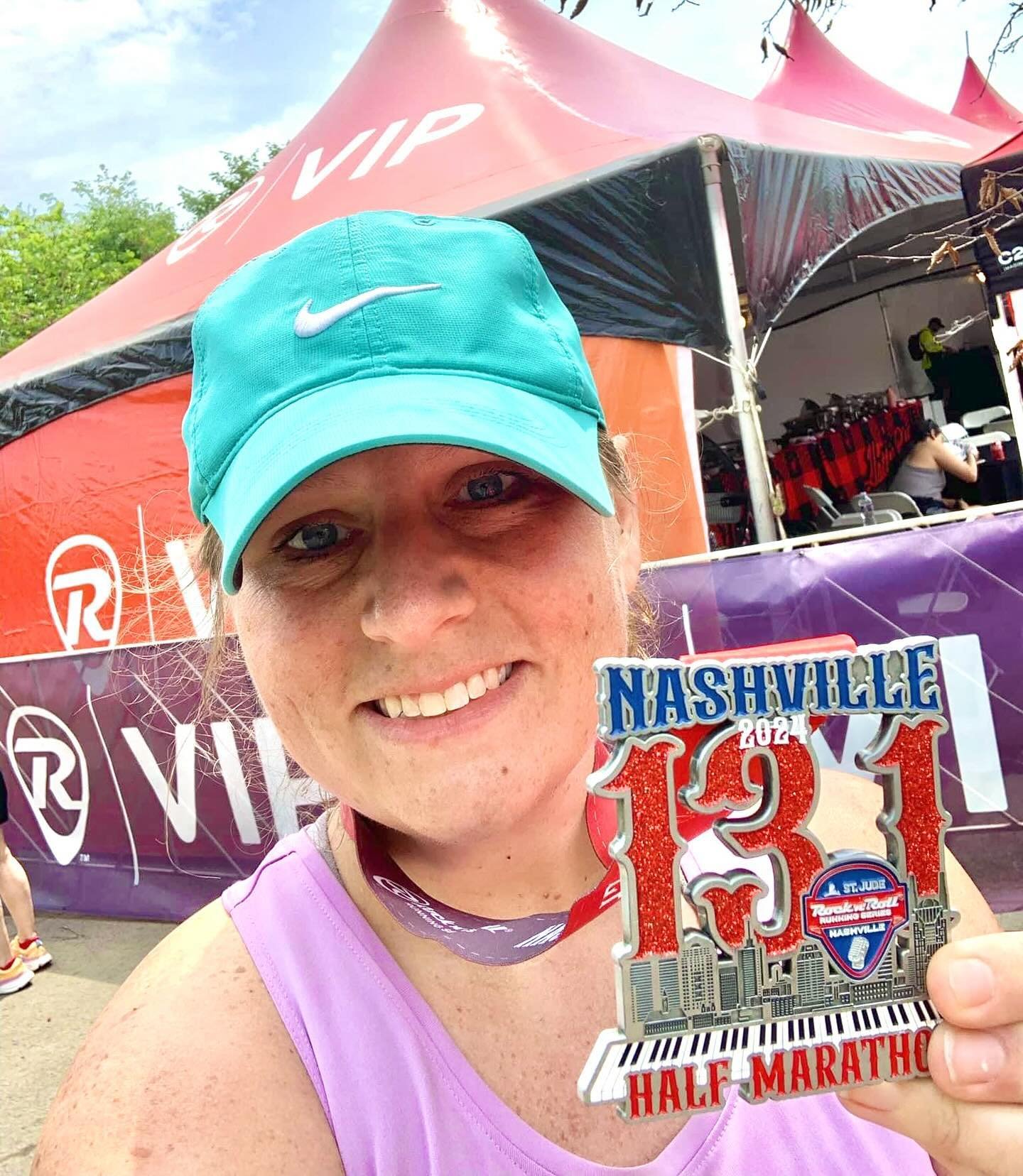 Great racing at the Nashville Rock n Roll Half Marathon! Congrats Becky Kaste for taking on those Nashville hills! 💪🙌👊

#cantstopendurance #running #run901 #dallasrunner
 #rundallas #texasrunner #memphisrunner 
#runsmart #runner #runninglife #uesc