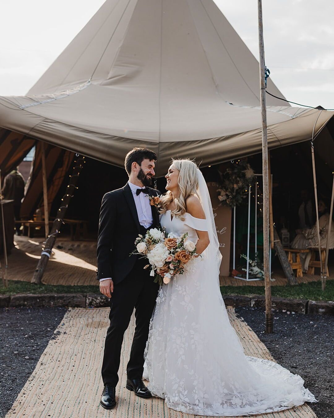 Cheers to R &amp; I! 🥂 

​​Photographer @rachelclarkeweddingphotography
Styling/props &amp; stationery @inkandalder_
Venue @thebarnatyewtreefarm
Tipi @marquees_and_events
Material @t.inkweddings