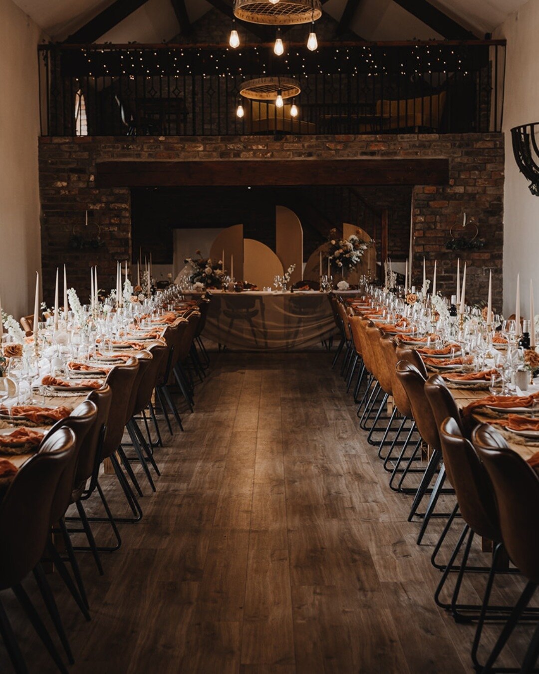 Love was definitely in the air at R &amp; I's modern barn wedding! 😍 

The sophisticated burnt orange and nude touches were absolutely stunning and perfectly complemented the happy couple's style.

Congrats again to the couple! 🎉 

​​Photographer @