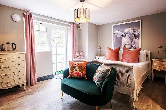 Joanna! Also know as The Hideout &hellip; one of our 12 beautiful, individually decorated rooms. 
This beauty also has a private terrace to enjoy the long sunny Summer days ahead 😎
.
.
.
#hotelbedroomdesign #hagueblue #frenchdoors 
#holiday2022 
#co