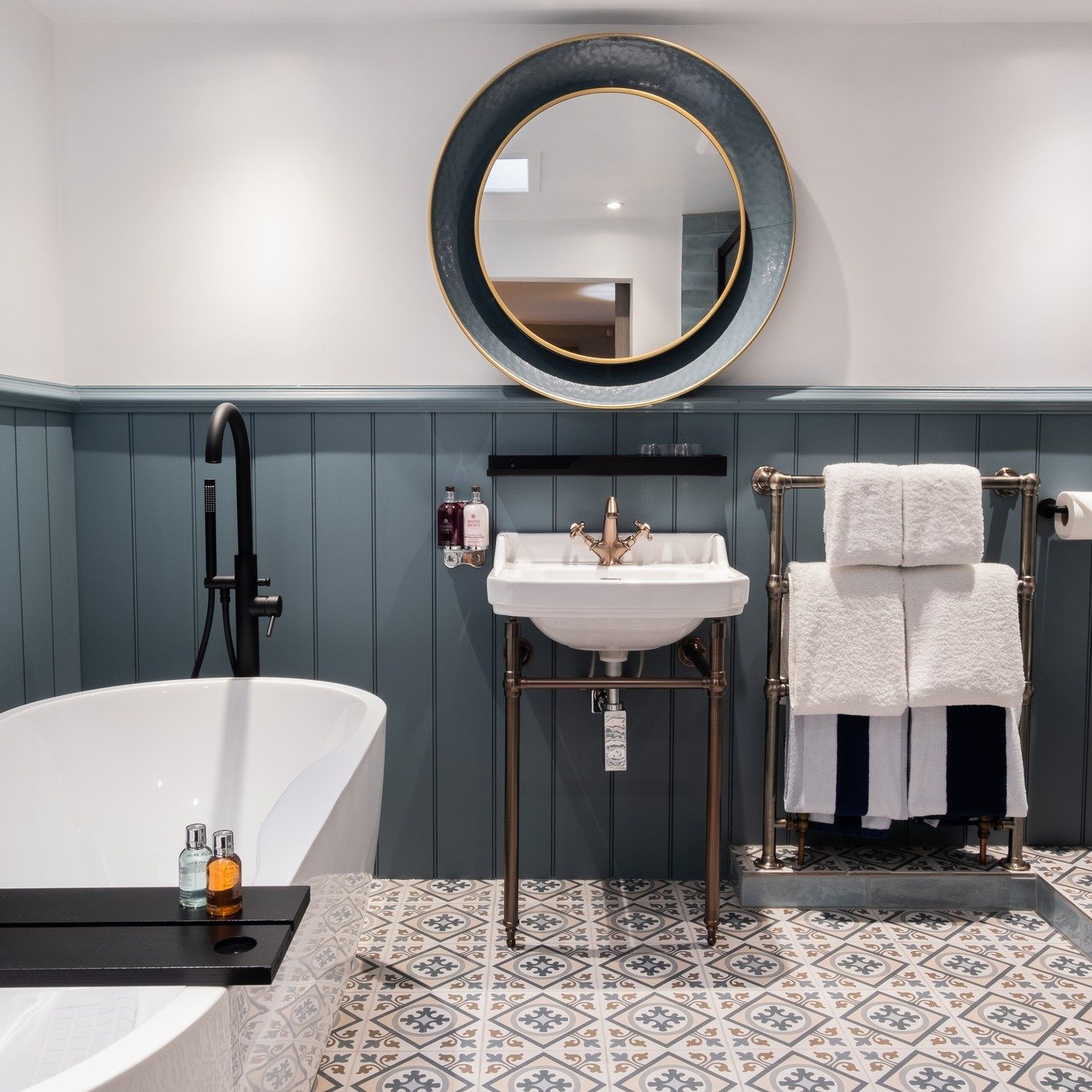 Our EIizabeth room has the dreamiest bathroom.......

Book your stay with us:
https://boscundlemanor.com/stay

#boscundlemanor #cornwall #holiday #visitcornwall
