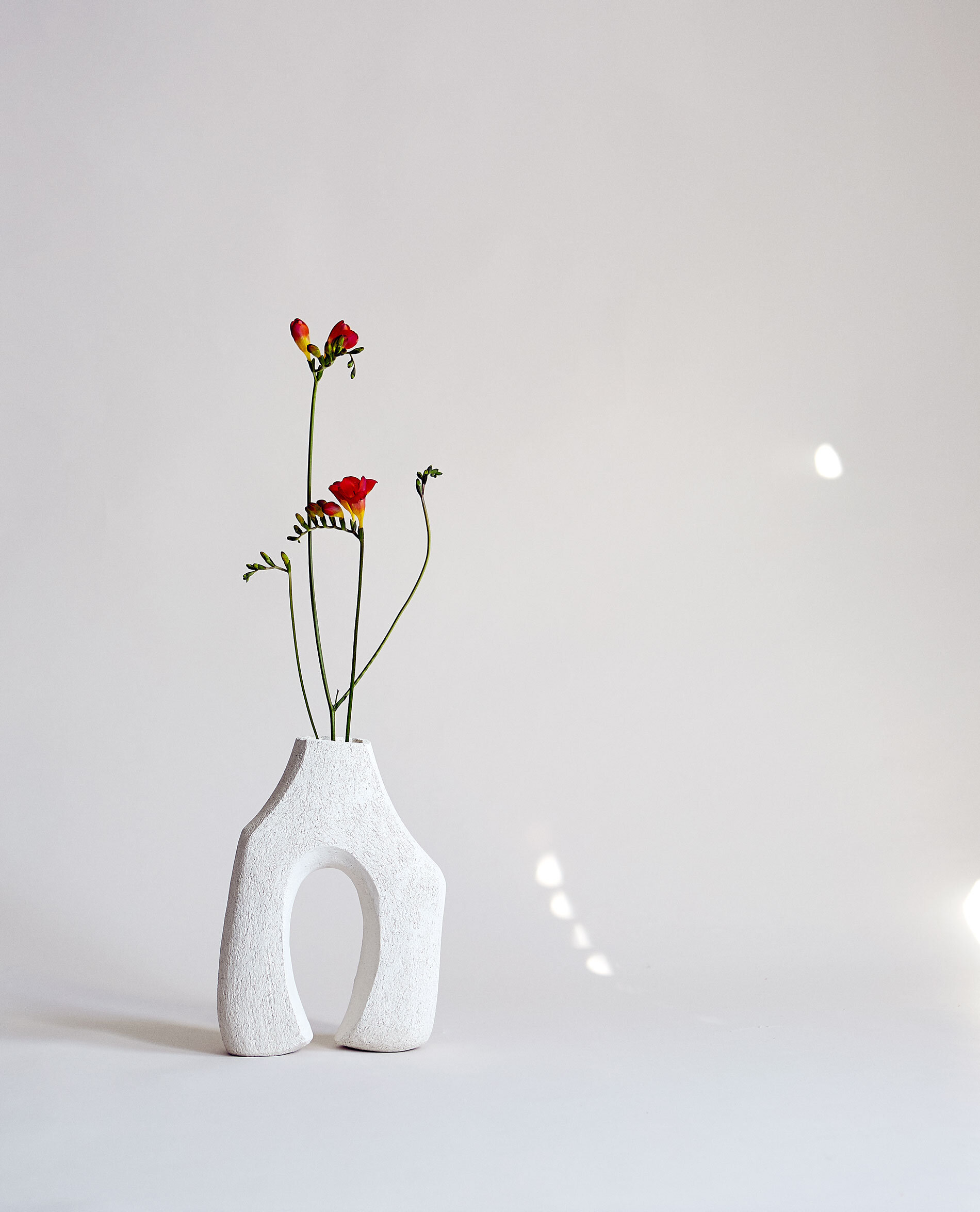 Kera-clay-vita-white-ceramic-vase