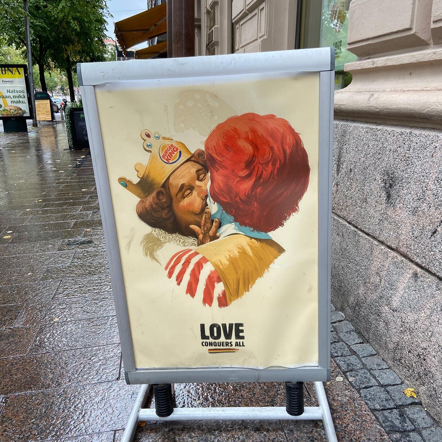 I&rsquo;m not usually a fan of fast food but I&rsquo;ll give this one to them. Love conquers. Love is love. #burguerking @helsinkipride @helsinkiprideyhteiso #pride #helsinkipride #lgbt #loveislove #sateenkaari #sateenkaariperhe #queer #gay #lesbian 