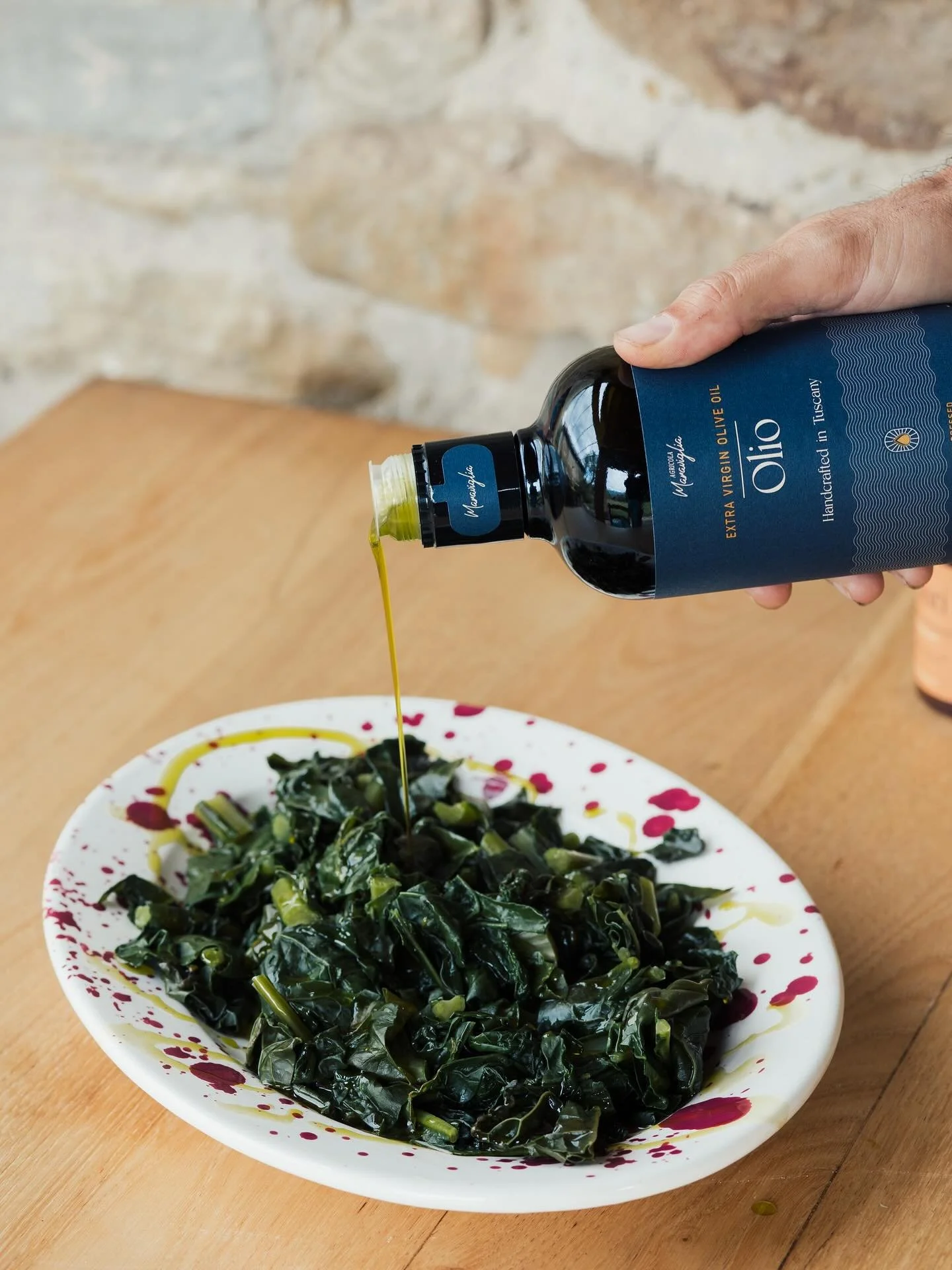 Last chance to pre-order your Maraviglia olio nuovo before it ships on November 1st.
That fleeting moment when flavor and intensity reach their peak. 💚
Photos by @thetravellinglight 
.
.
.
#agricolamaraviglia #olionuovo #newharvest #extravirginoliv