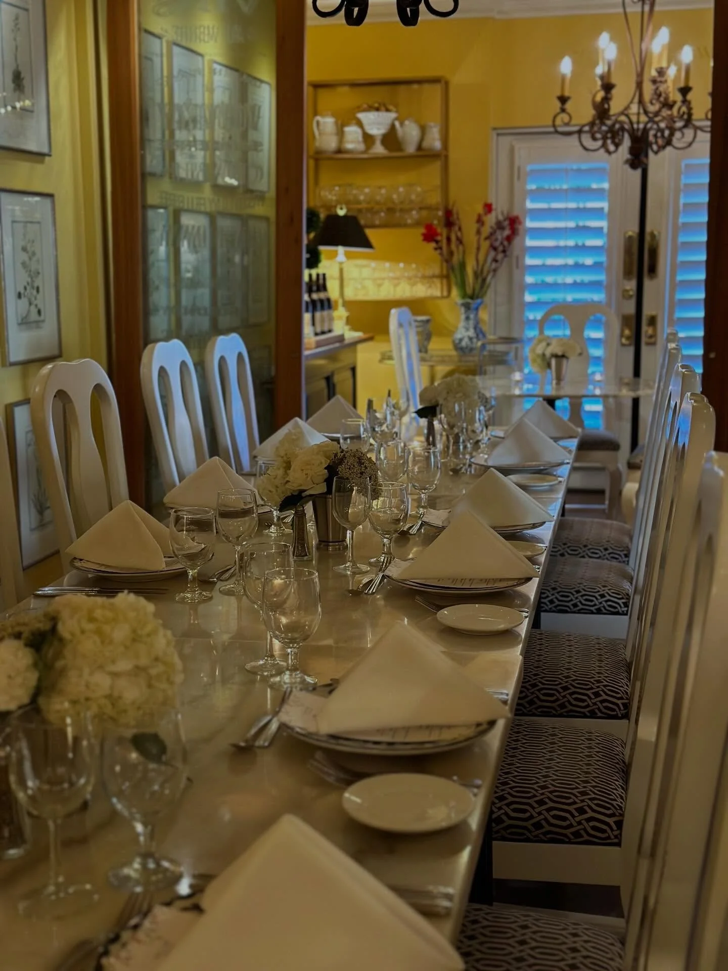 Celebrate Easter the delicious way 🌷🥂 Join us at Arcadia Farms for a beautiful brunch featuring our full menu, signature cocktails, and the perfect springtime setting. Reserve your table today! Brunch is served 8am-3pm