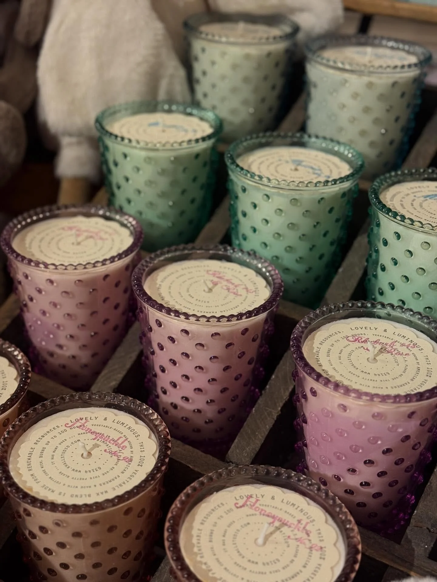Simpatico candles in the dreamiest jewel tones 🕯️ 
Beautifully scented + effortlessly elegant&hellip;the perfect little Easter gift 💐🐣

Pop in The Marketplace and find your favorite! 

#easter #eastergifts #easterbasket