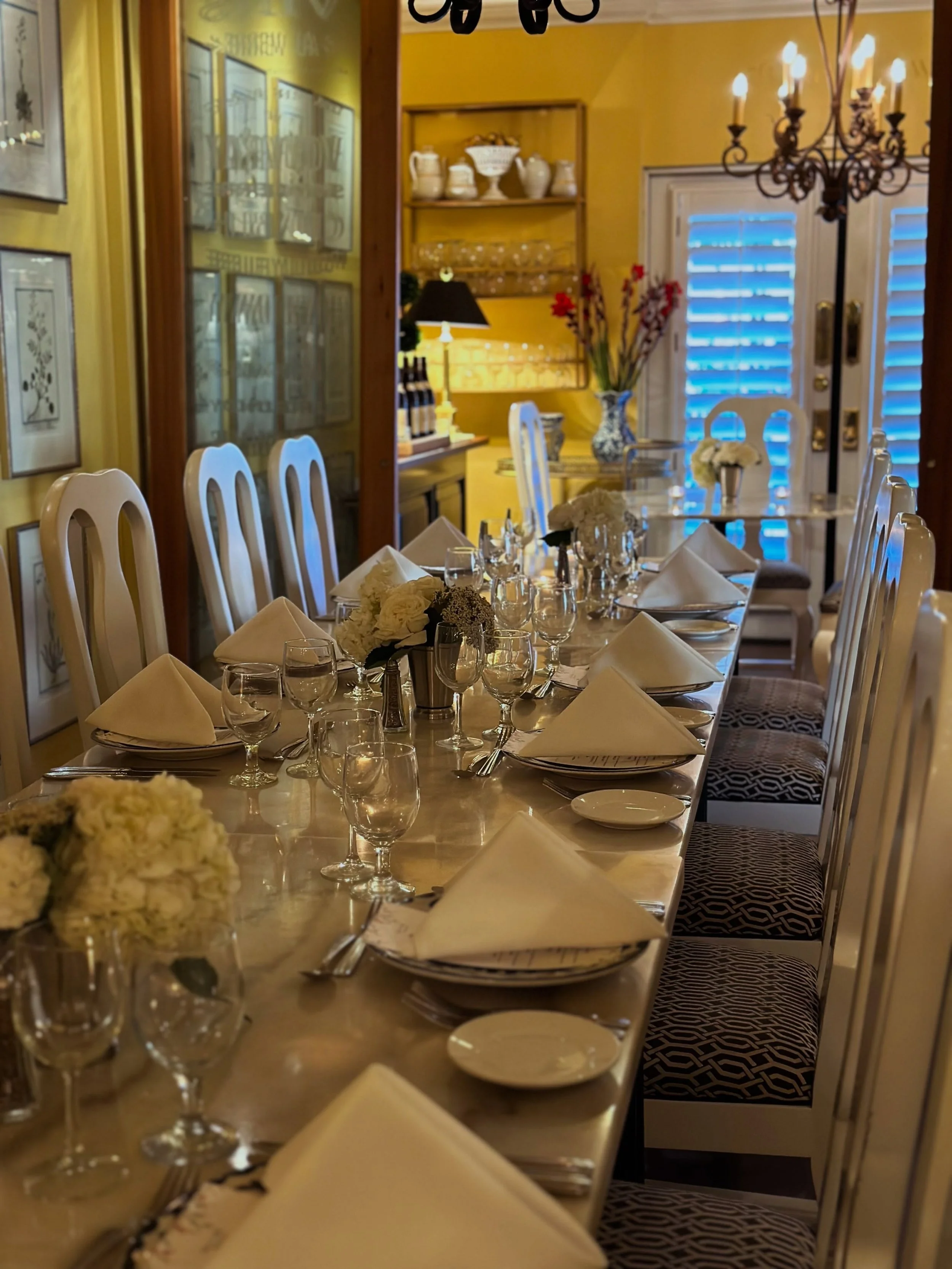 A longtime favorite in the heart of Old Town Scottsdale.

Arcadia Farms is a French-inspired boutique caf&eacute; where beautiful surroundings meet delicious comfort food, decadent desserts, thoughtfully crafted cocktails, and curated wines.

Whether