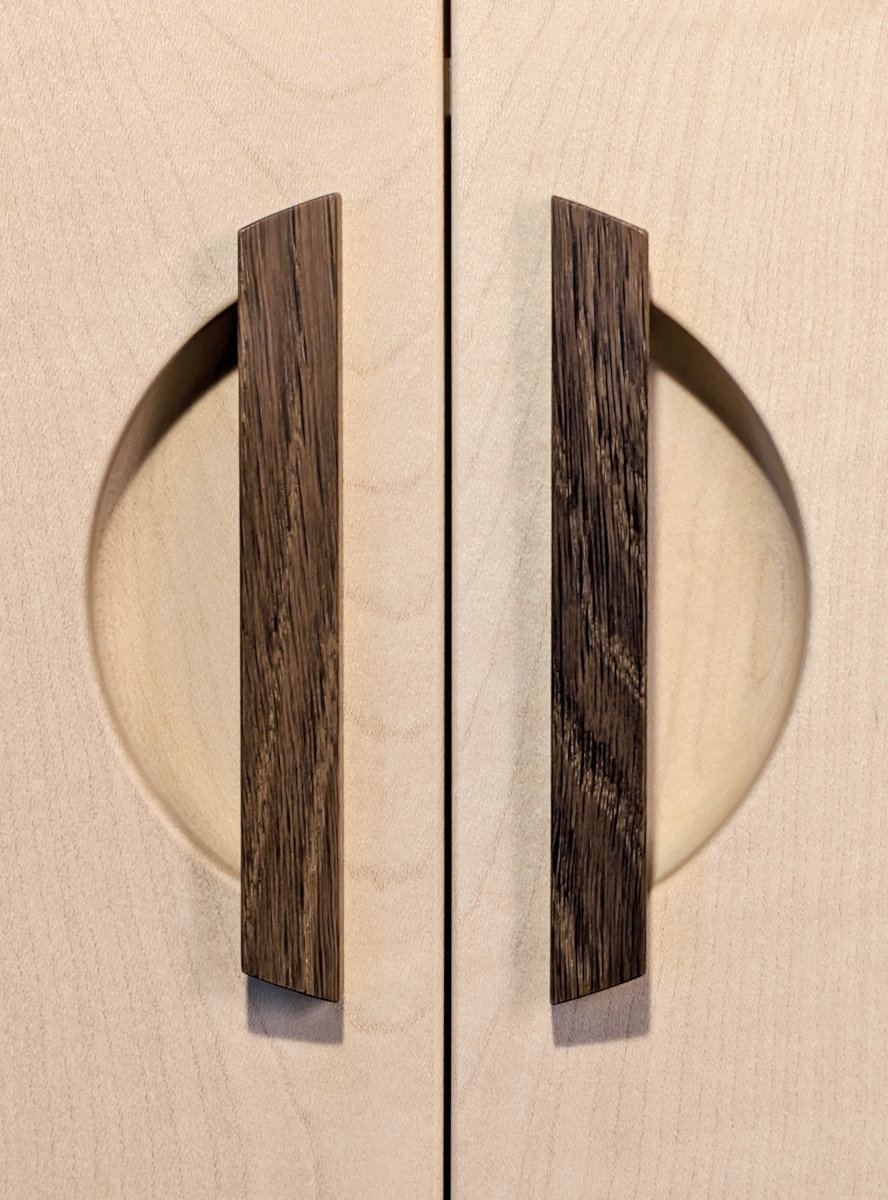 Drinks Cabinet - handle detail resized.png