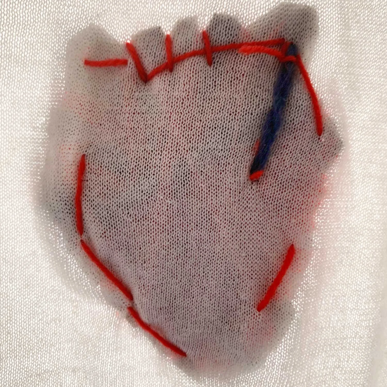 white_heart_embroidery_pullover.jpg