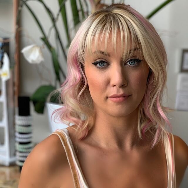 What&rsquo;s that saying again ?  Oh yeah, &ldquo;blondes have more fun&rdquo;. @andreachance30 makes this pop of pink look positively perfect.