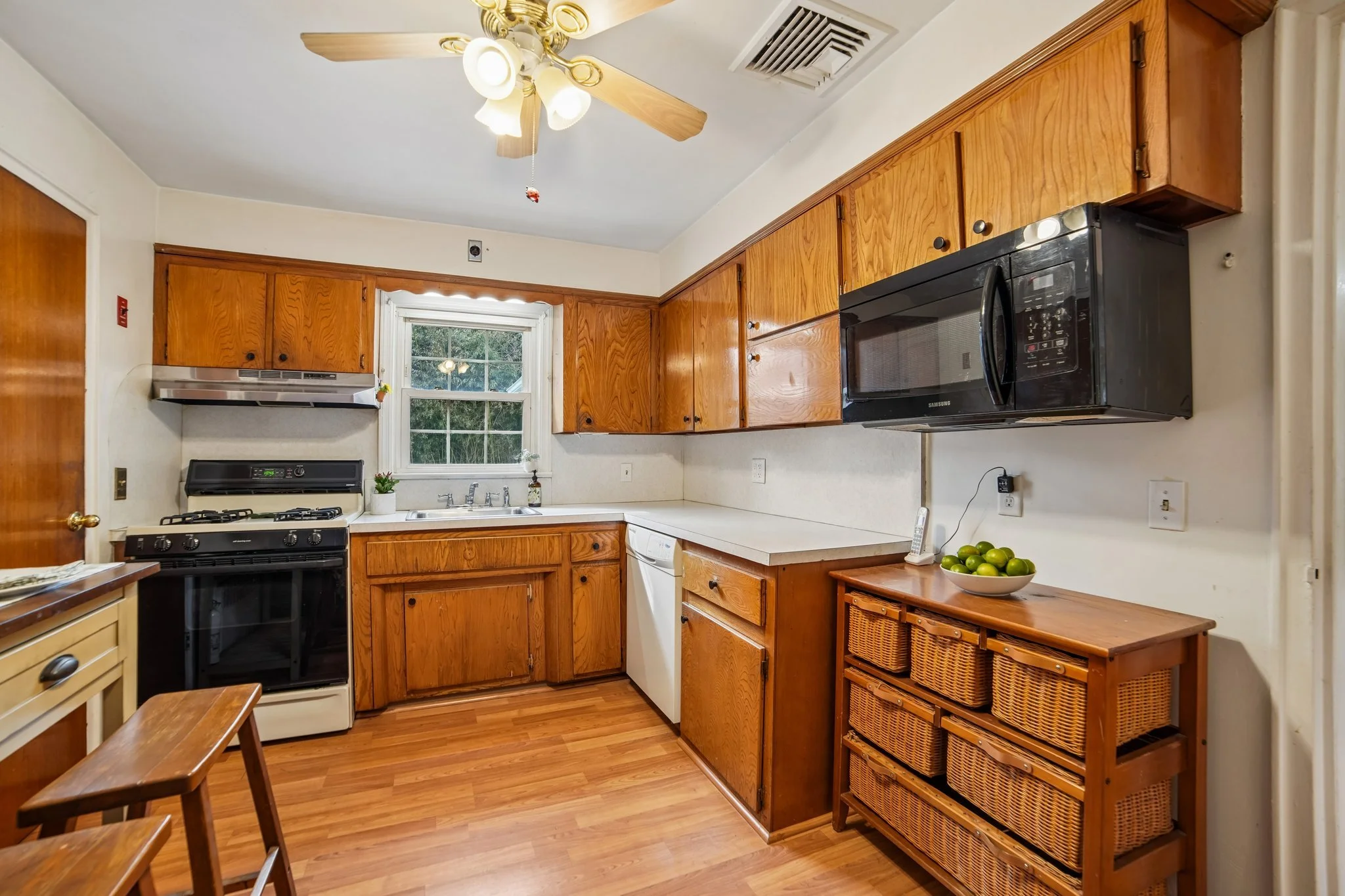 14. Kitchen Towards Microwave.jpg