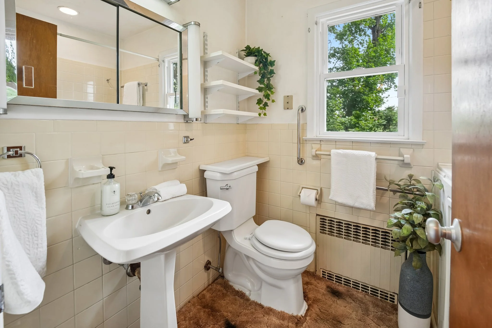8. Bathroom.jpg