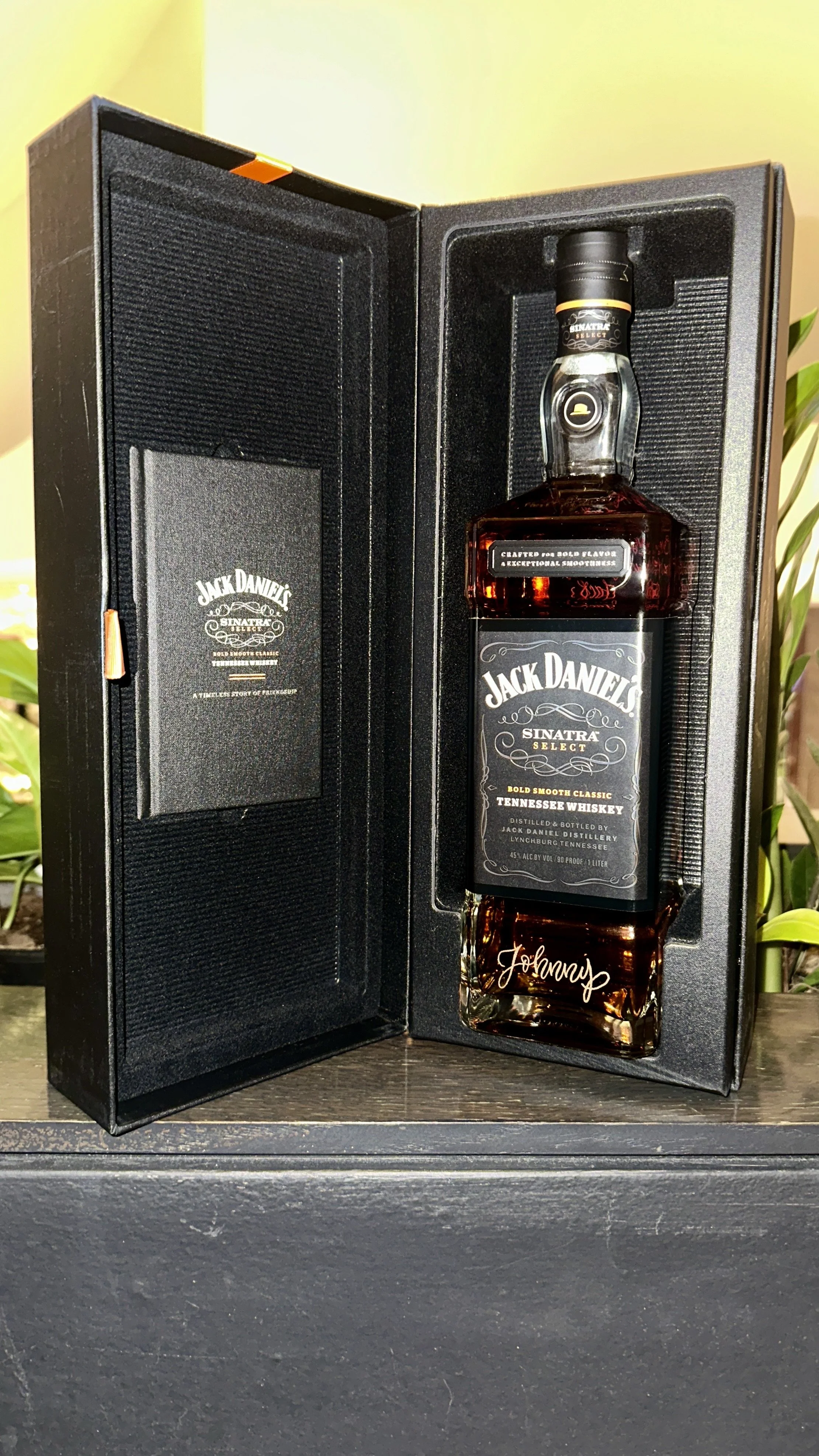 live-glass-engraving-miami-hotel-event.jpeg