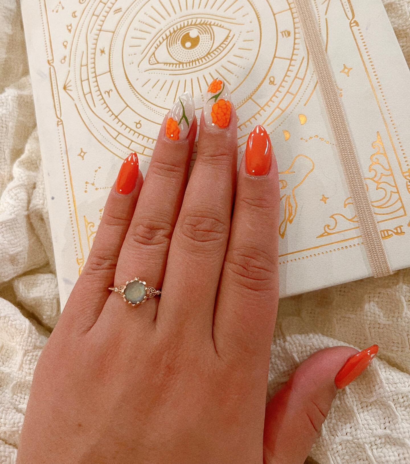 🏵🧡💀
I won&rsquo;t be setting up my altar like normal this year as we will be traveling but at least I get to bring a little piece of my altar with me in my nail art.