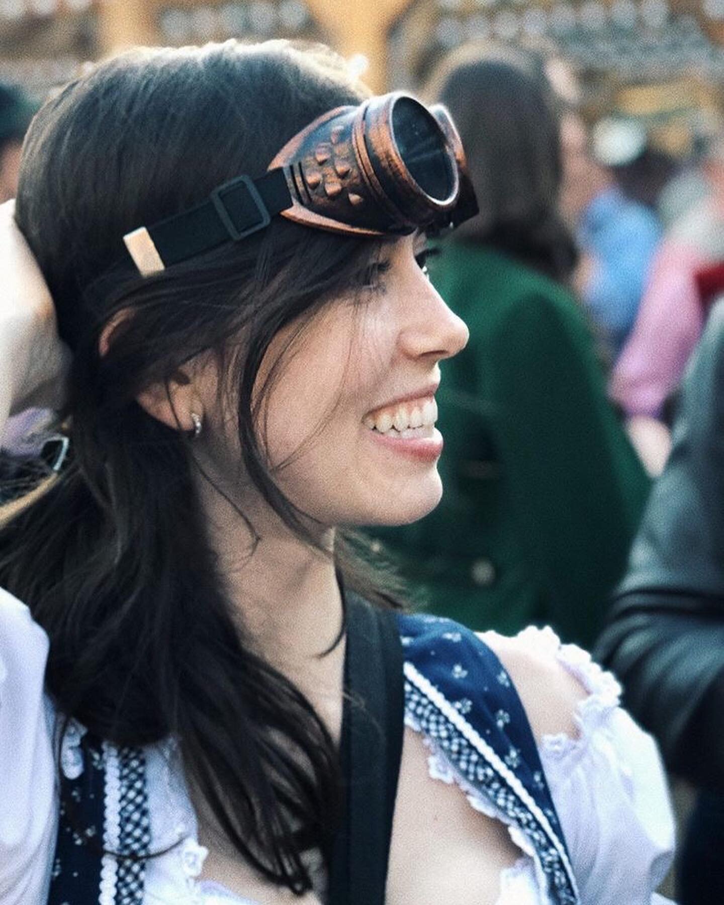 Новые &laquo;стимпанк&raquo; очки &mdash; ✅⁣
Дирндл и ein ma&szlig; &mdash; ✅⁣
~⁣
New steampunk goggles &mdash; ✅⁣
A dirndl and ein ma&szlig; &mdash; ✅⁣
~⁣
#oktoberfest2019 #wiesn2019 📸👓: @torgant #simplymunich @simplymunich