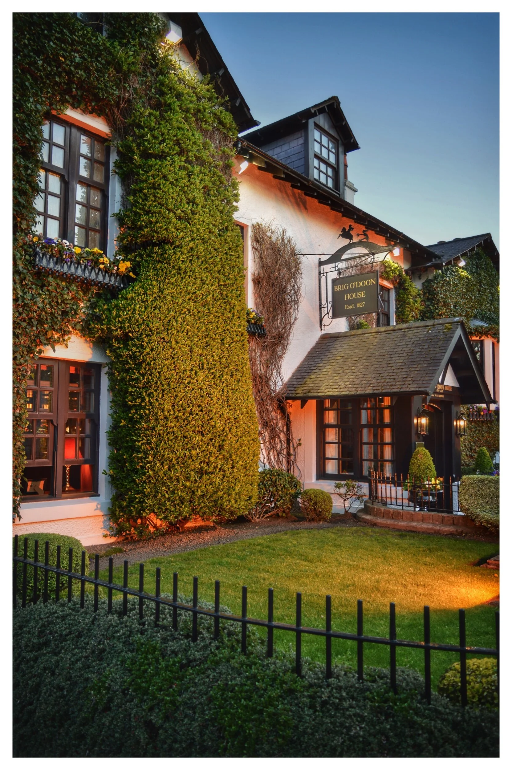 Brig o' Doon House