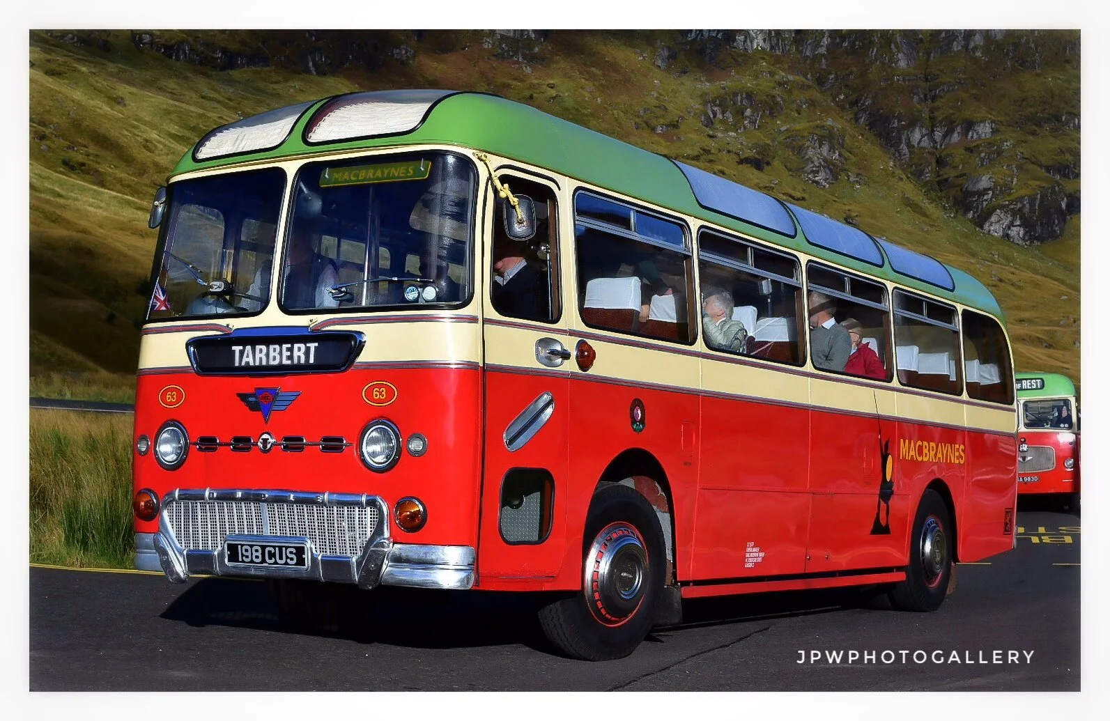 CT : 55 - 1960 Bus going to Tarbert