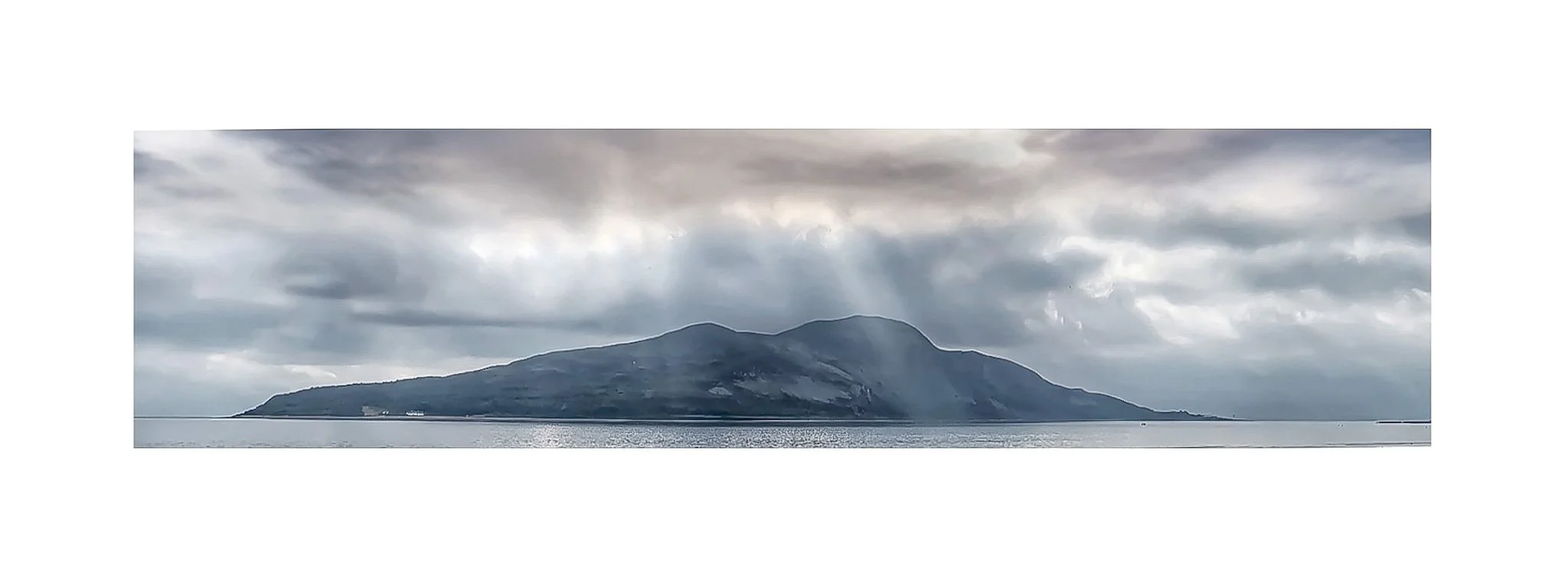 AR-58 : Sun Rays on the Holy Isle