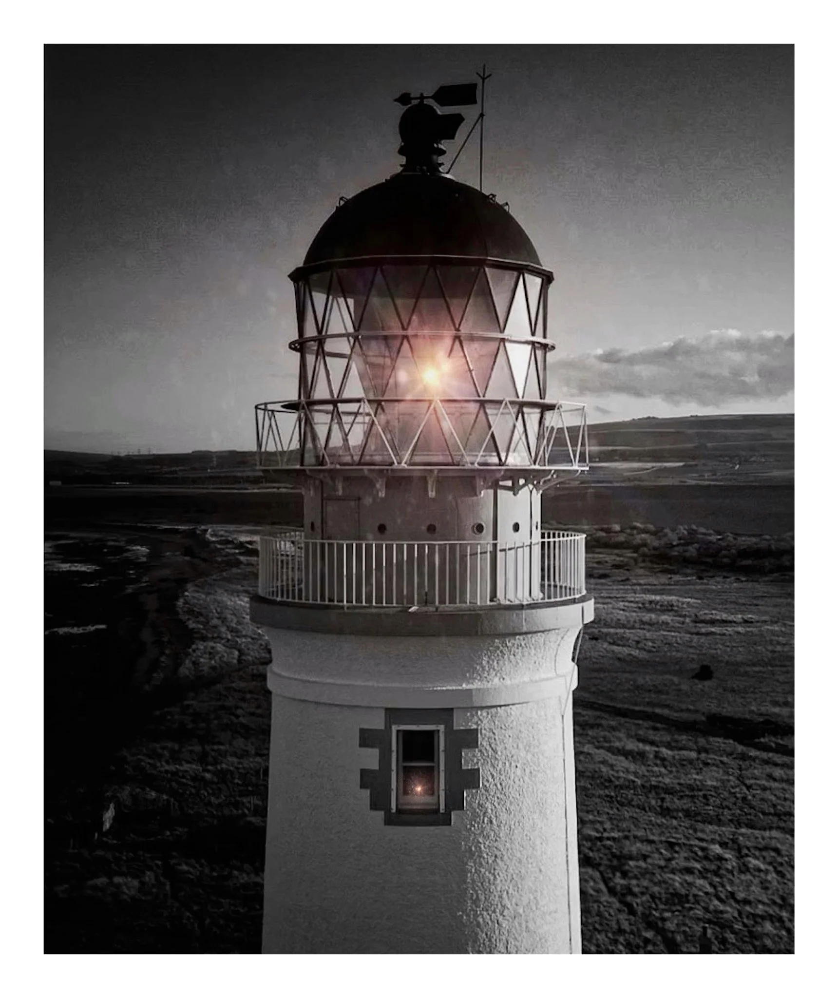 LH : 02 - Light On - Barns Ness Lighthouse