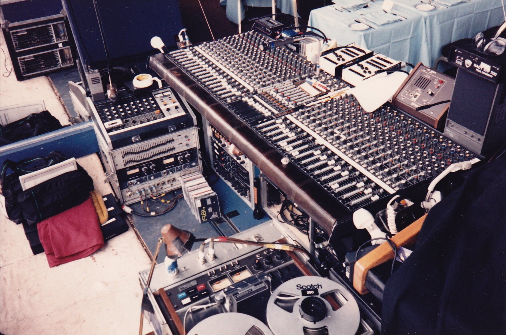 Ken Newman Paul Anka in 1985.jpg