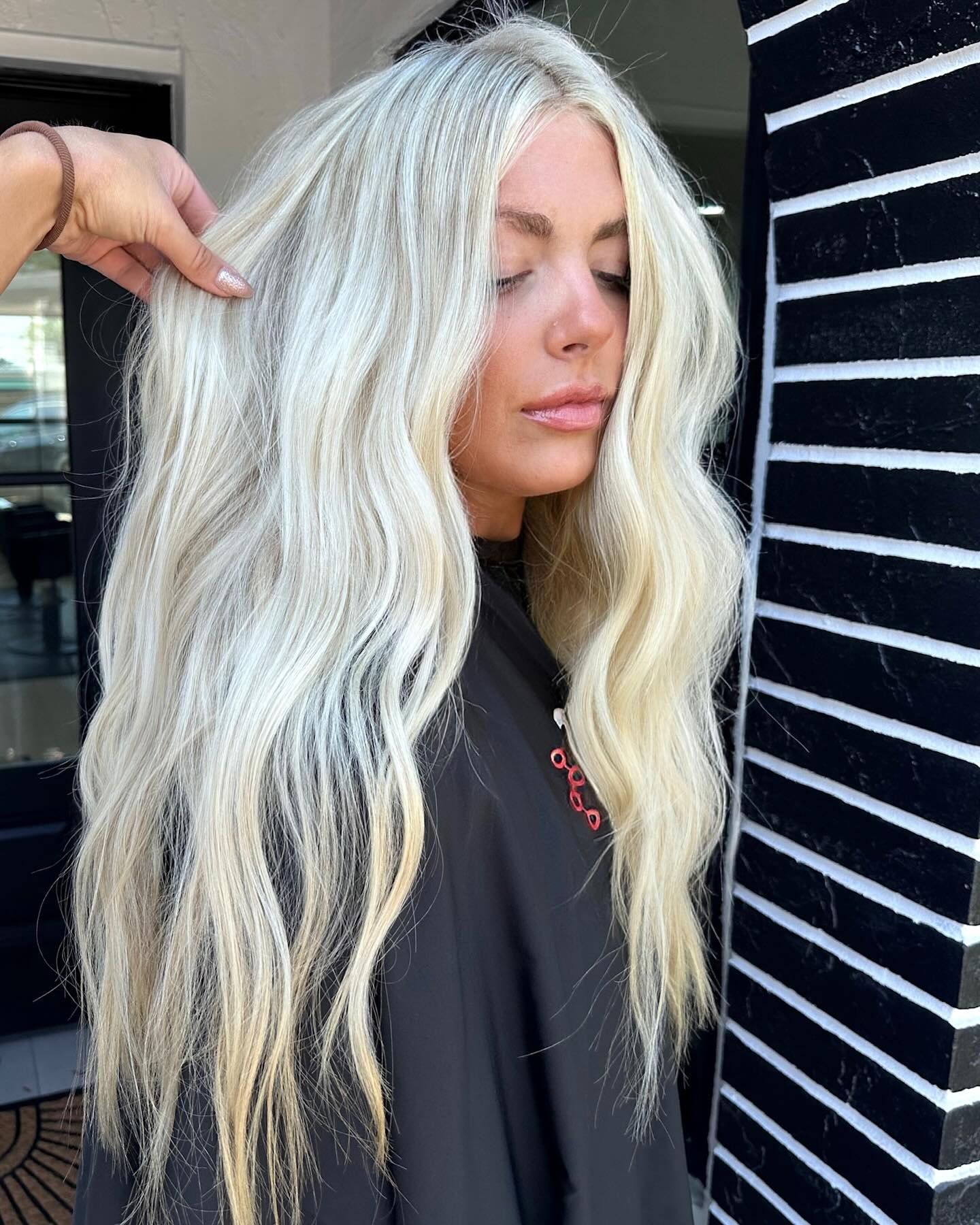 Hair and lips glossy for summer. 

Let&rsquo;s be real friends, is it really summer if you&rsquo;re not blonde. Do yourself a favor and book that appointment. 

#tampasbeautylounge #tampablondes #tampablondespecialist #blondhairtampa #tampablonde #ta